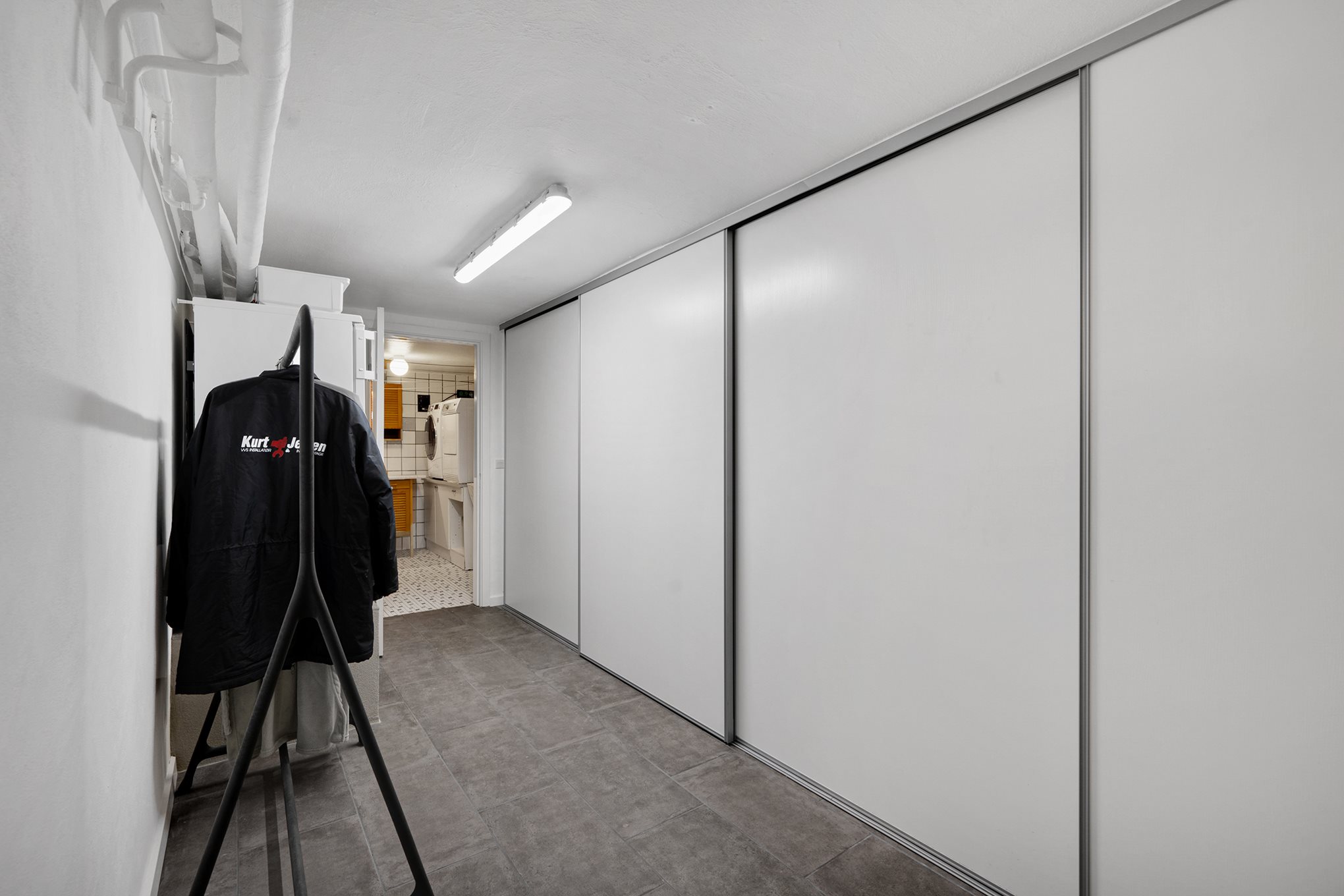 Fremhævet gang billede i fuldskærmstilstand. Billede af Absalonsvej 1, 8960 Randers SØ