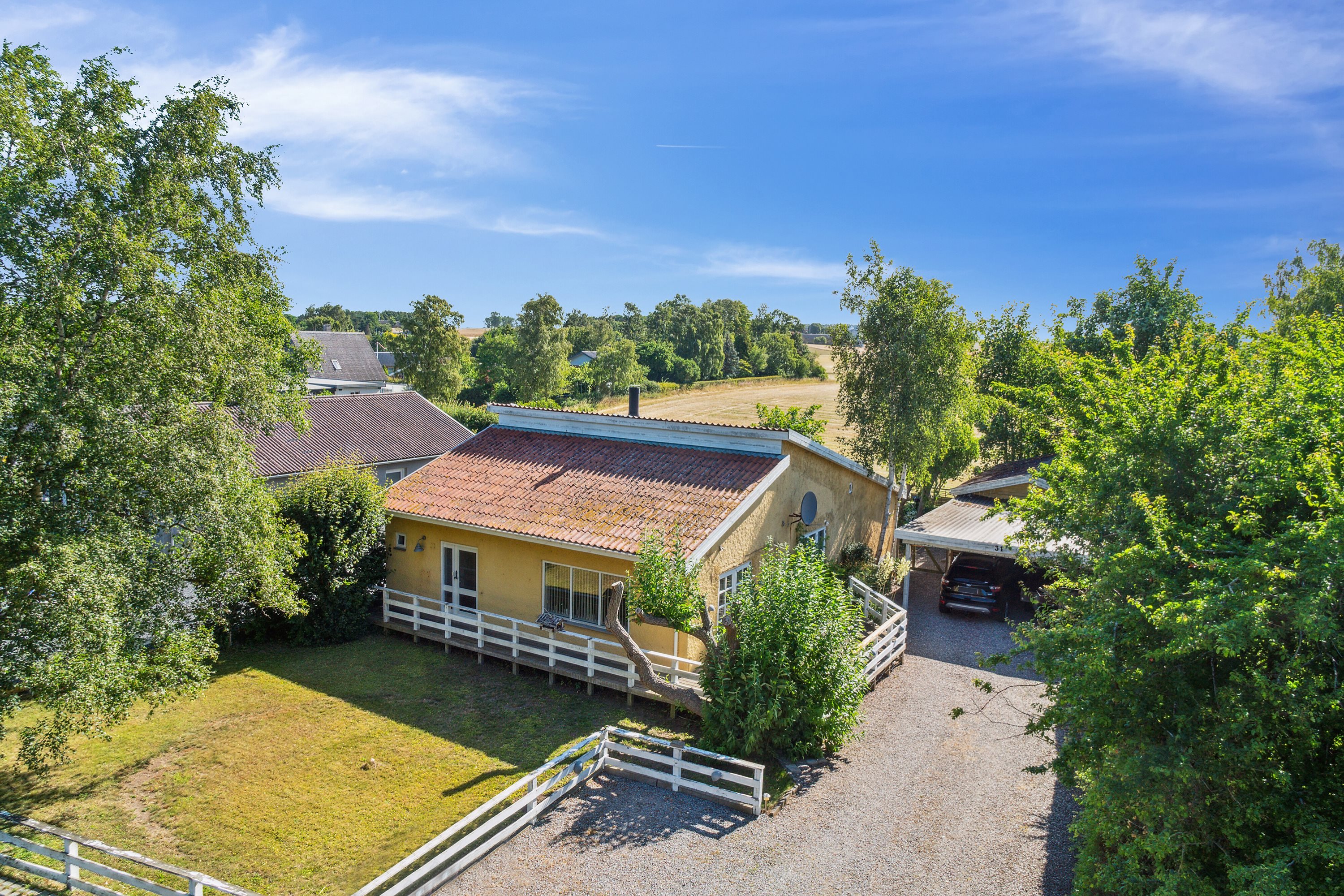 Miniaturebillede 1: set fra vejen. Billede af Tømmerupvej 31, 4400 Kalundborg