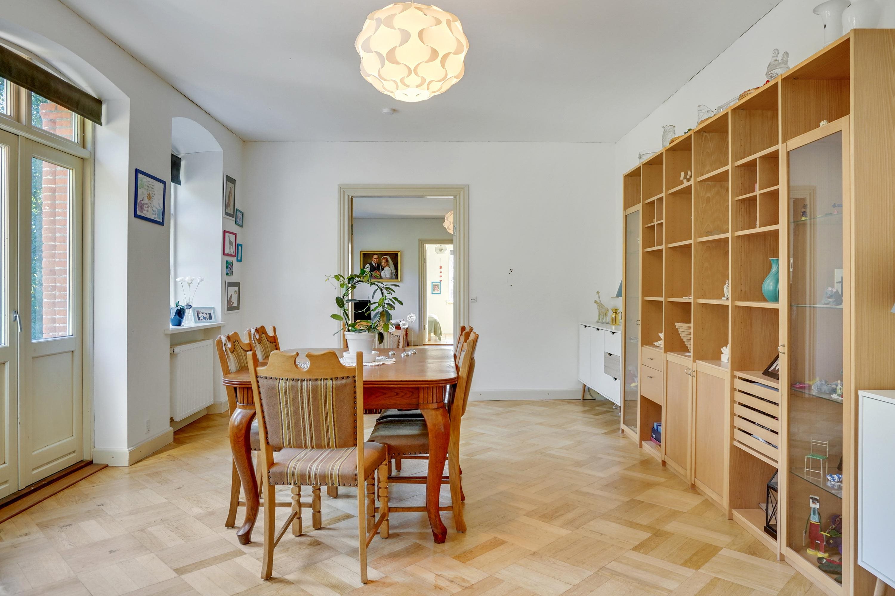 Fremhævet spisestue billede i fuldskærmstilstand. Billede af Guldsmedevænget 31, Hjallese, 5260 Odense S