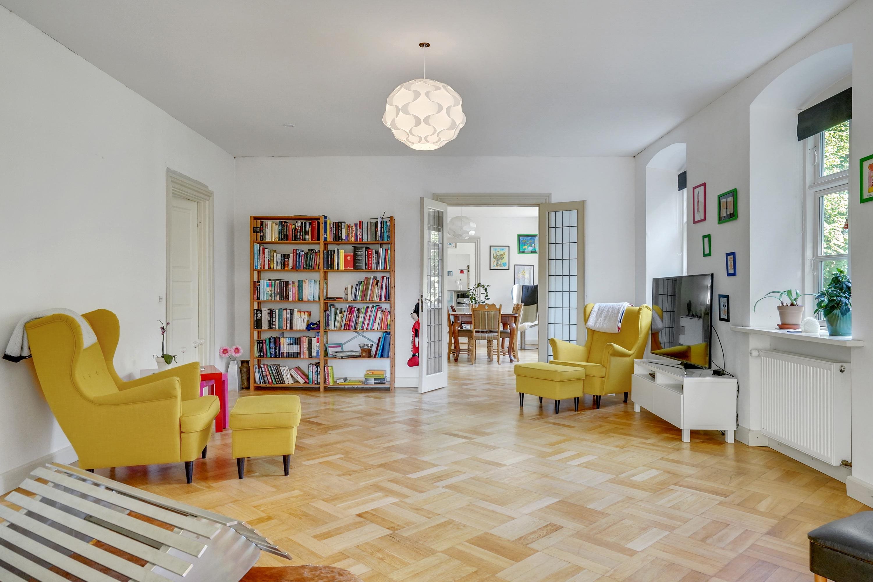 Fremhævet stue billede i fuldskærmstilstand. Billede af Guldsmedevænget 31, Hjallese, 5260 Odense S