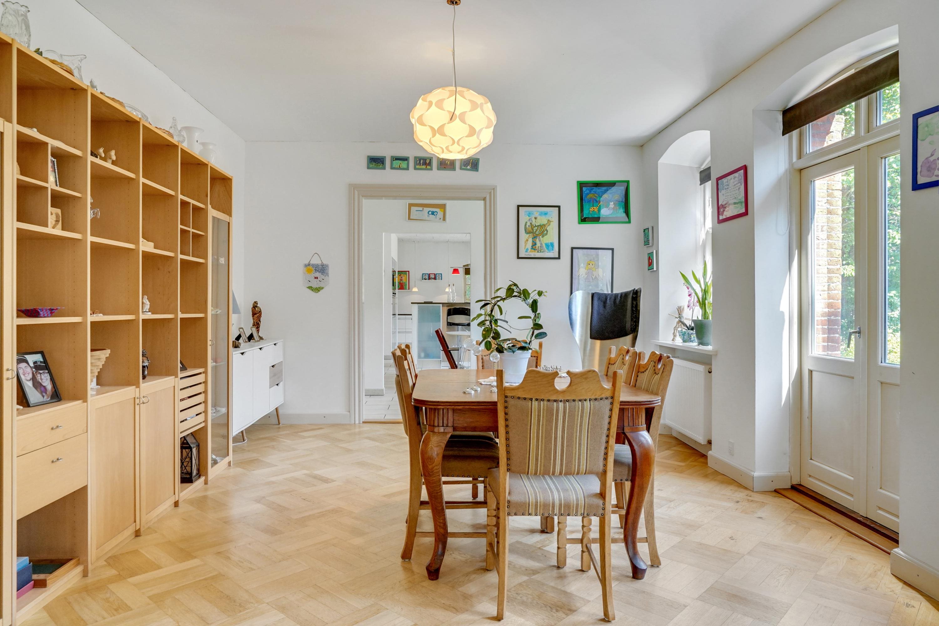 Fremhævet spisestue billede i fuldskærmstilstand. Billede af Guldsmedevænget 31, Hjallese, 5260 Odense S
