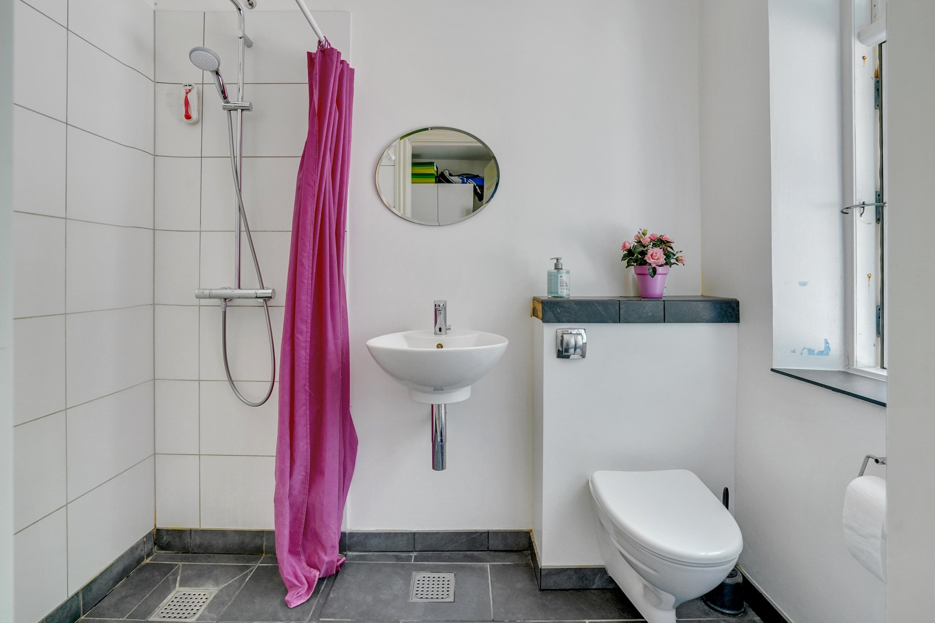 Fremhævet badeværelse billede i fuldskærmstilstand. Billede af Guldsmedevænget 31, Hjallese, 5260 Odense S