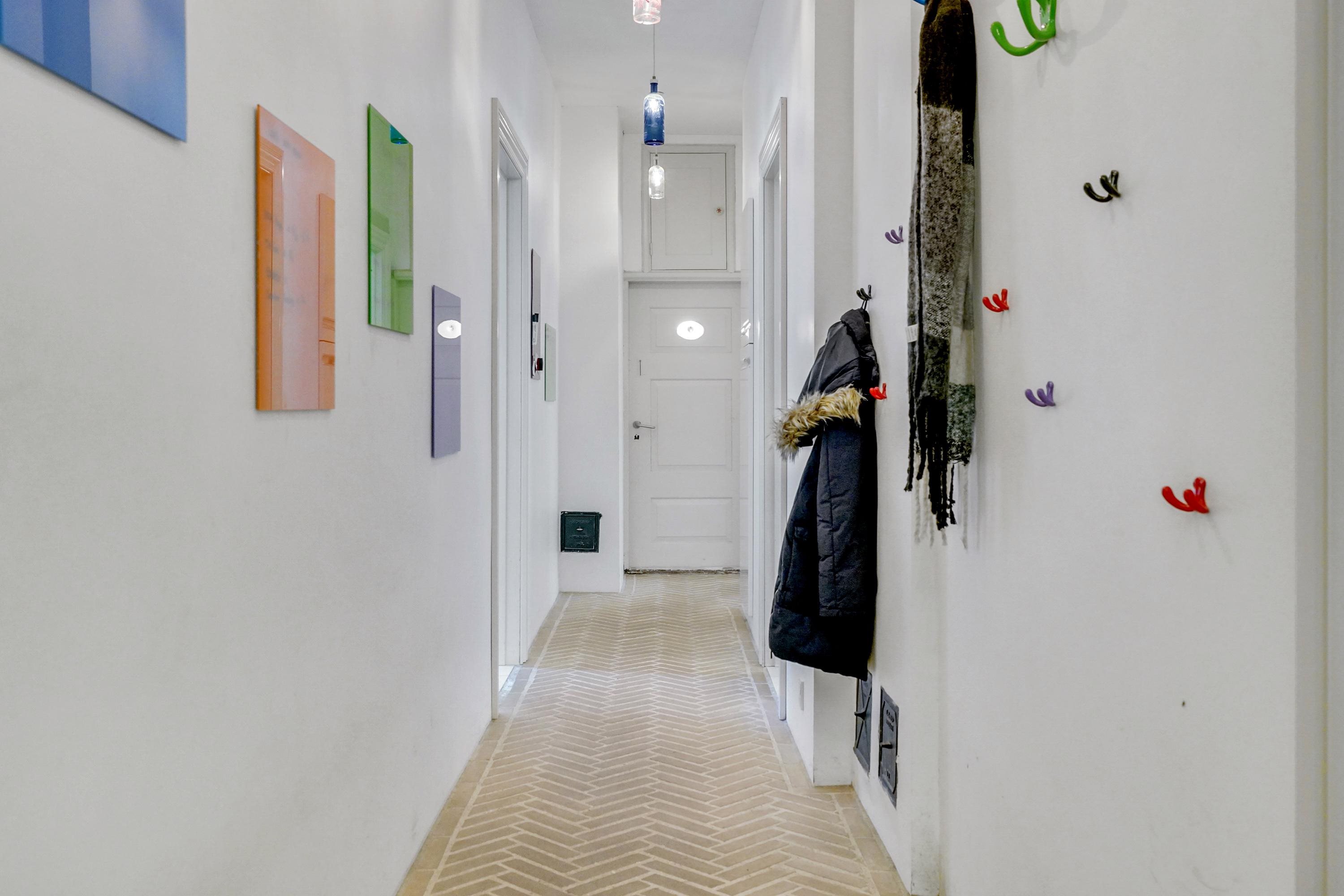 Fremhævet gang billede i fuldskærmstilstand. Billede af Guldsmedevænget 31, Hjallese, 5260 Odense S