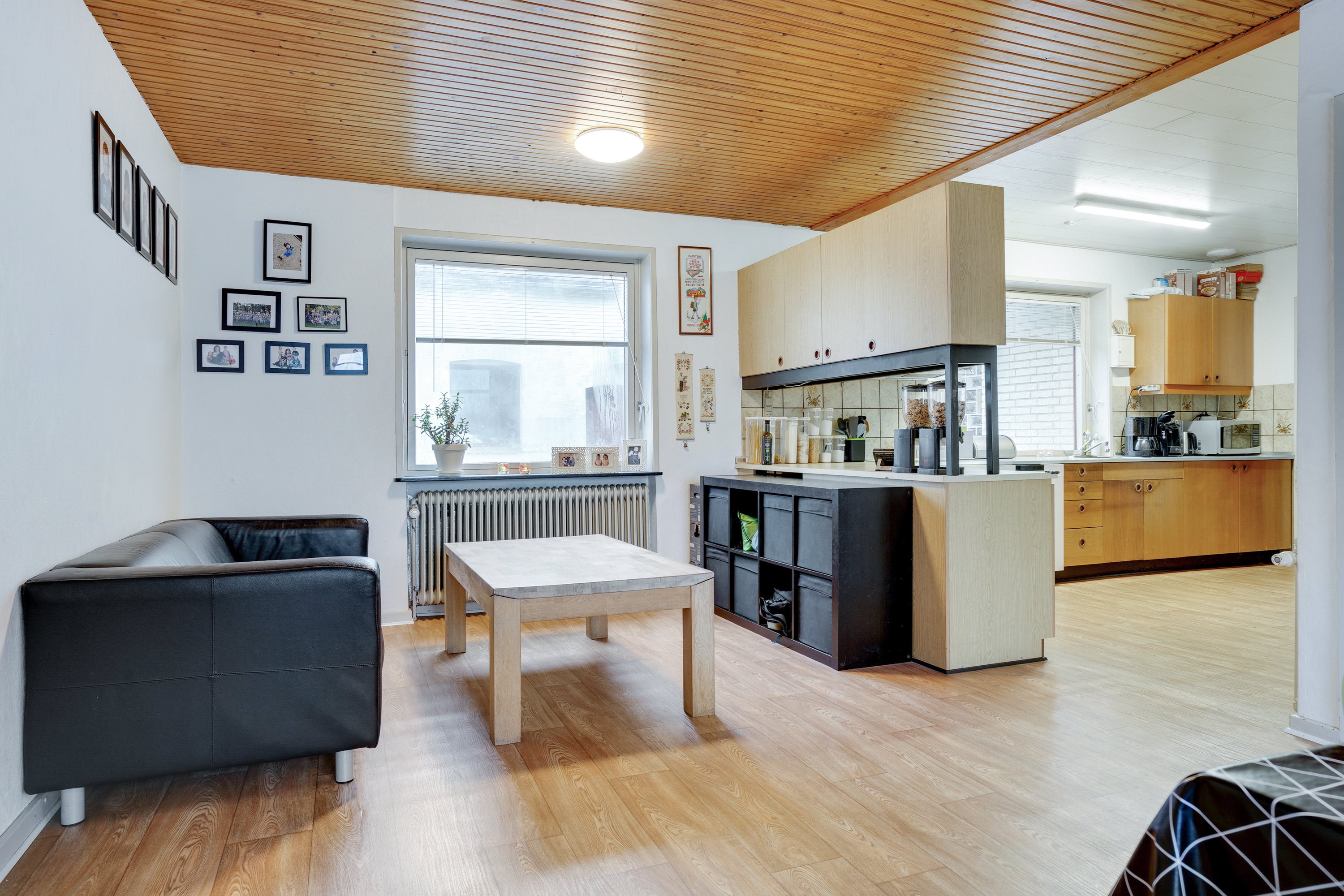 Fremhævet stue billede i fuldskærmstilstand. Billede af Mygdalvej 5, Asdal, 9850 Hirtshals