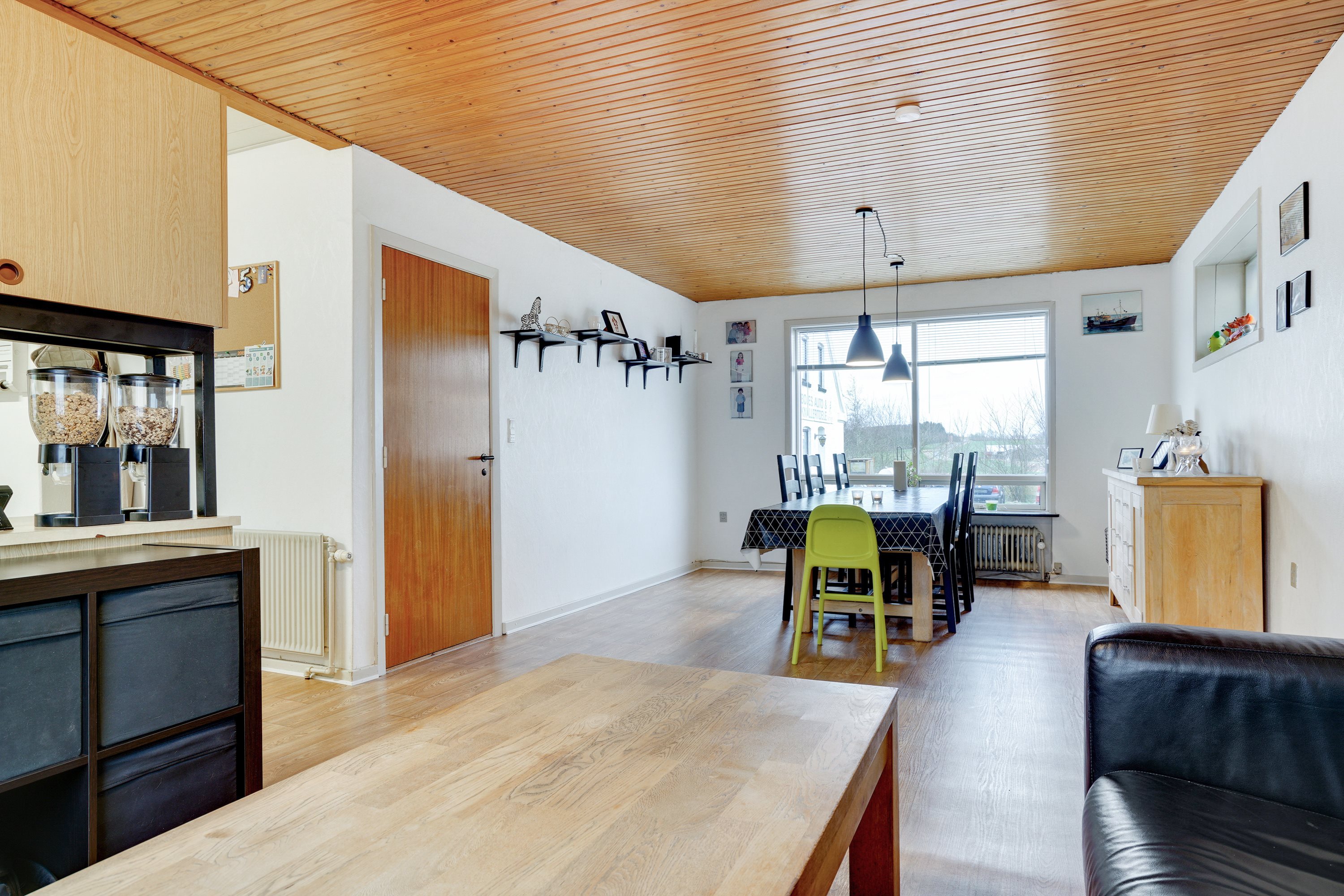 Fremhævet stue billede i fuldskærmstilstand. Billede af Mygdalvej 5, Asdal, 9850 Hirtshals