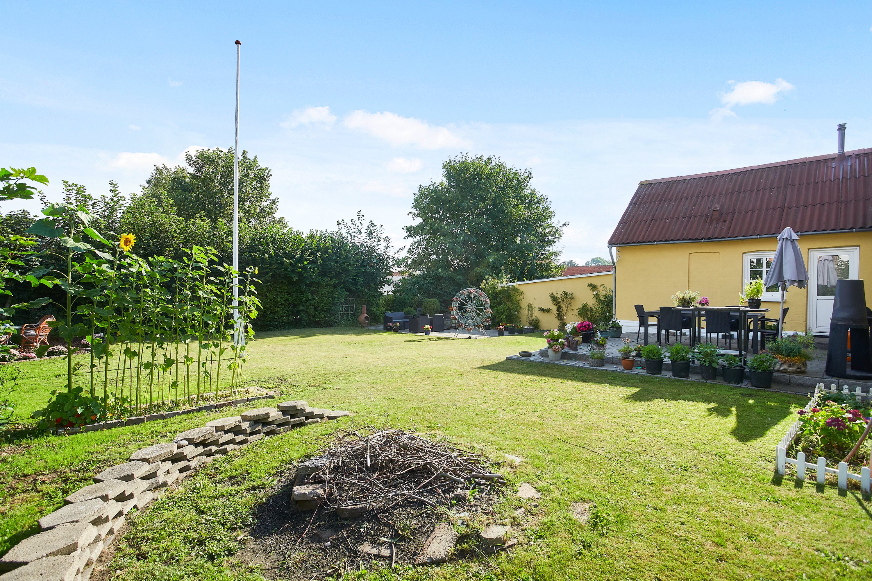 Fremhævet have billede i fuldskærmstilstand. Billede af Sønderbakken 8, Glud, 7130 Juelsminde