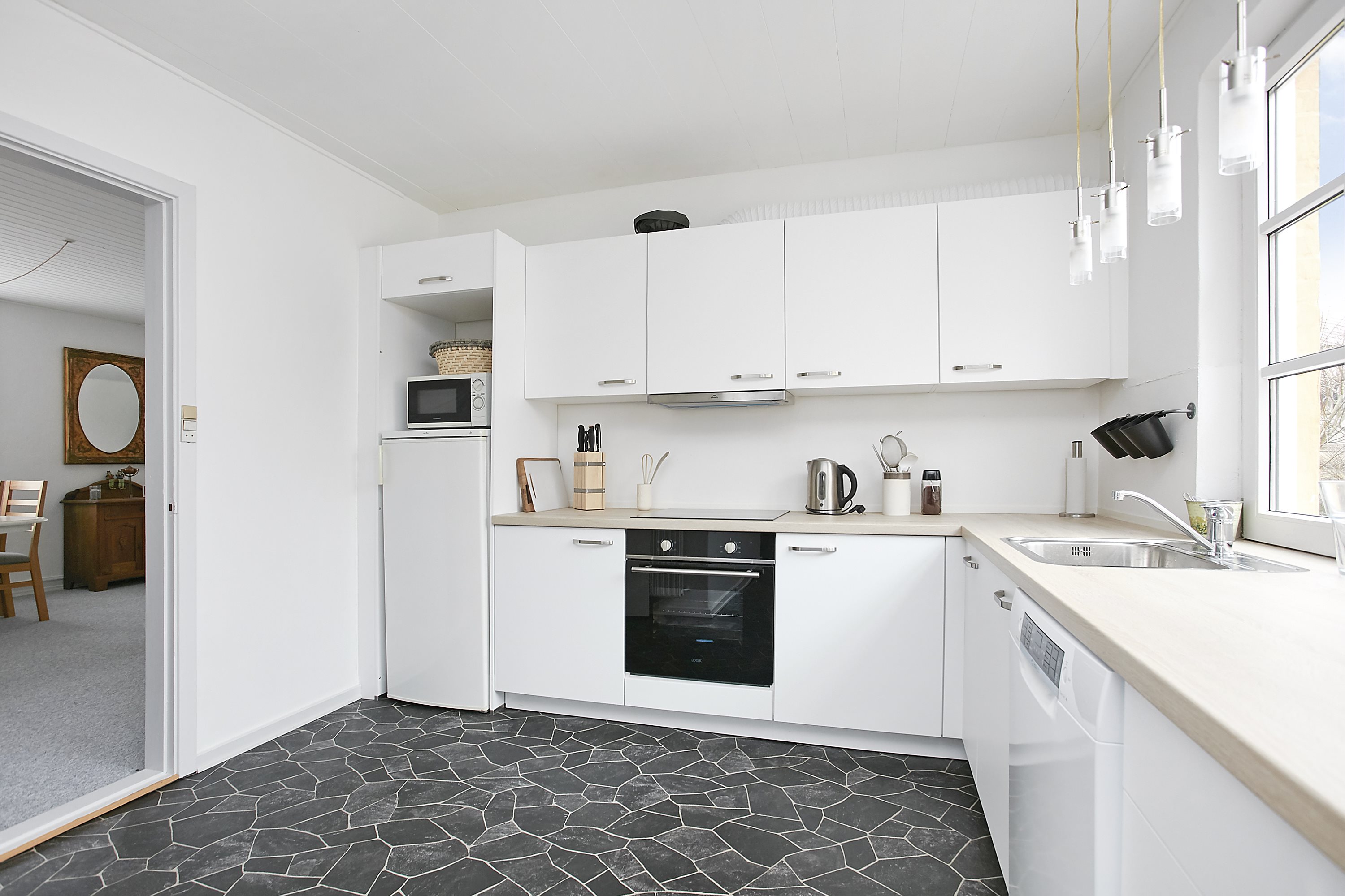 Fremhævet køkken billede i fuldskærmstilstand. Billede af Sønderbakken 8, Glud, 7130 Juelsminde