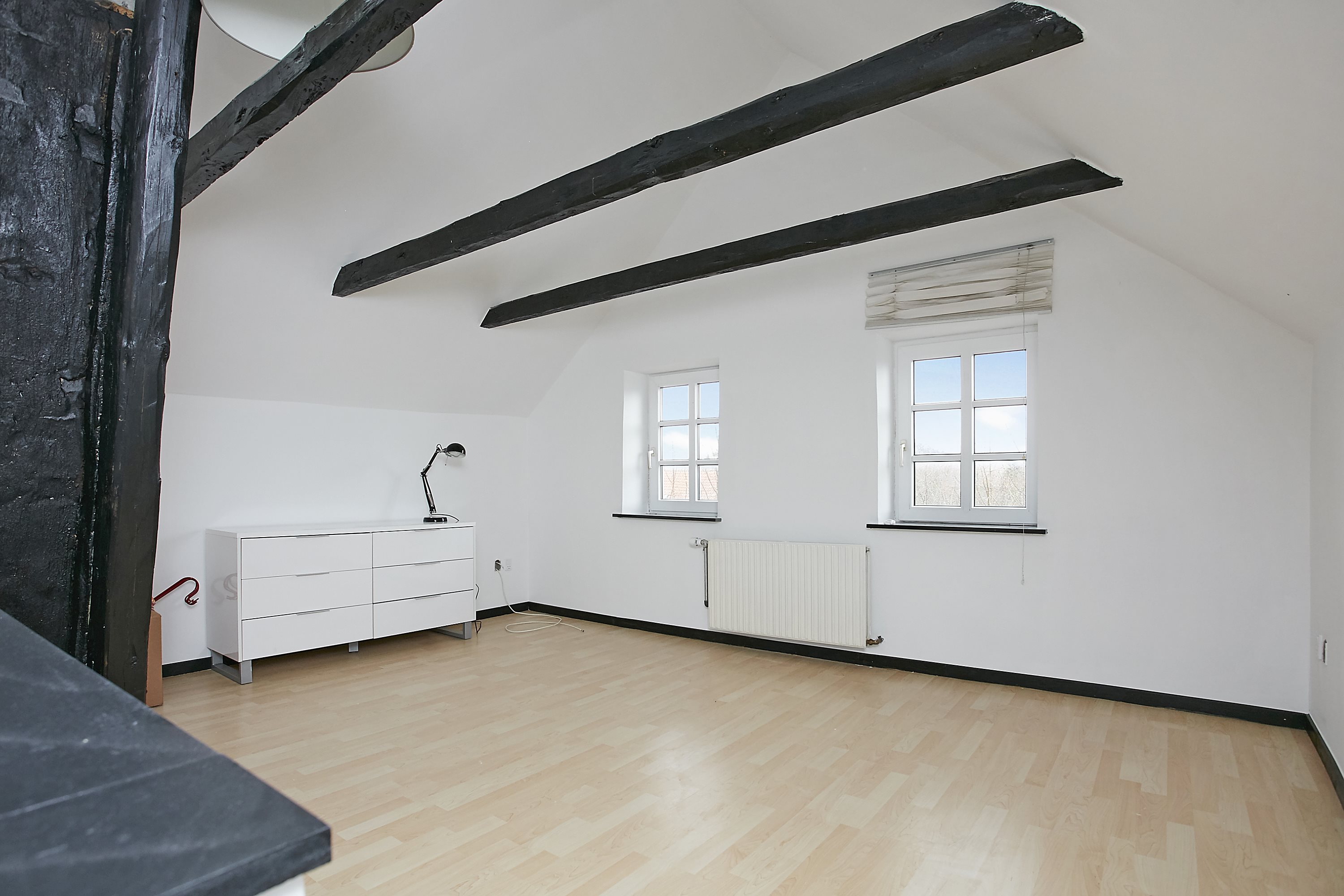 Fremhævet værelse billede i fuldskærmstilstand. Billede af Sønderbakken 8, Glud, 7130 Juelsminde