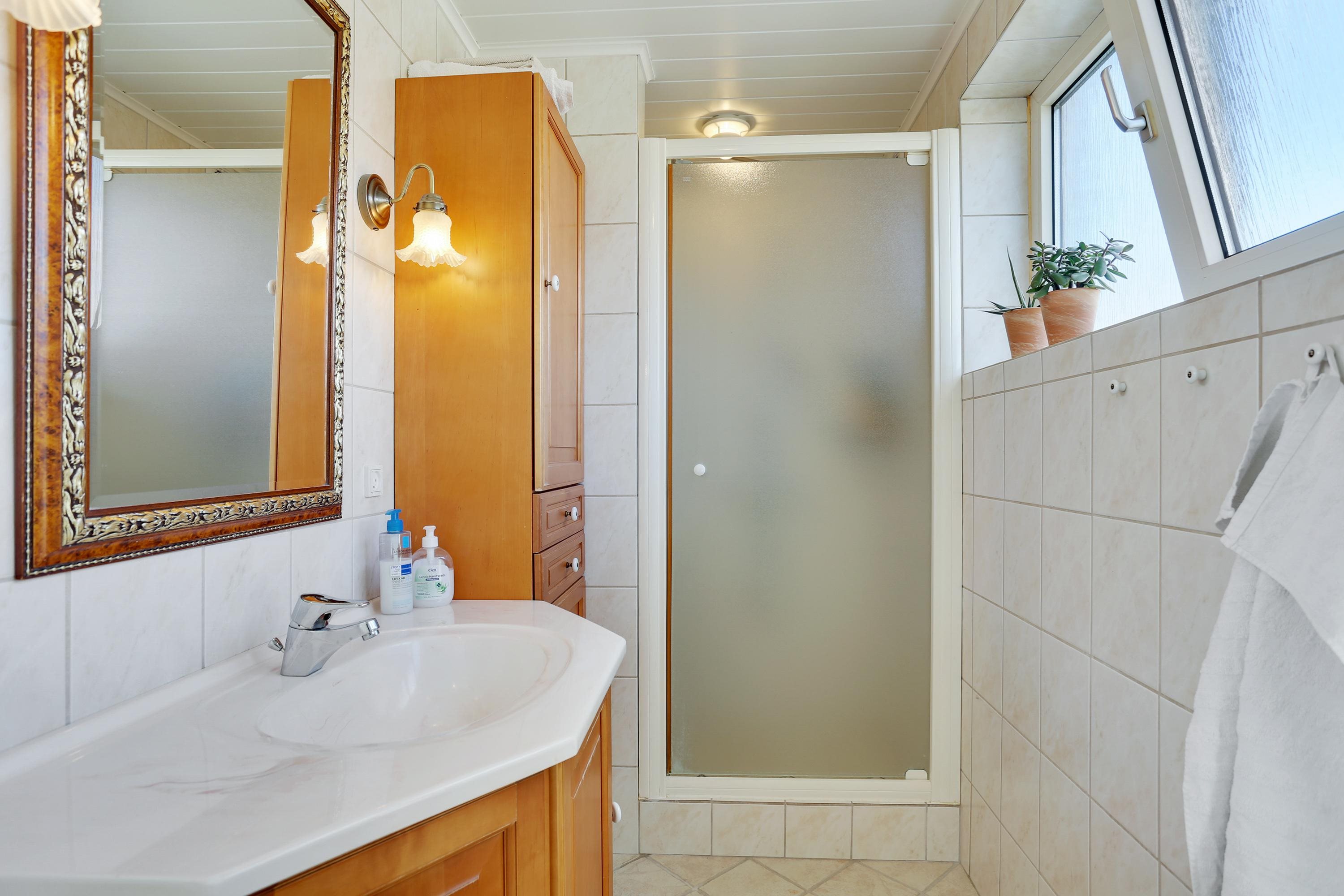 Fremhævet badeværelse billede i fuldskærmstilstand. Billede af Randersgade 9, 9900 Frederikshavn