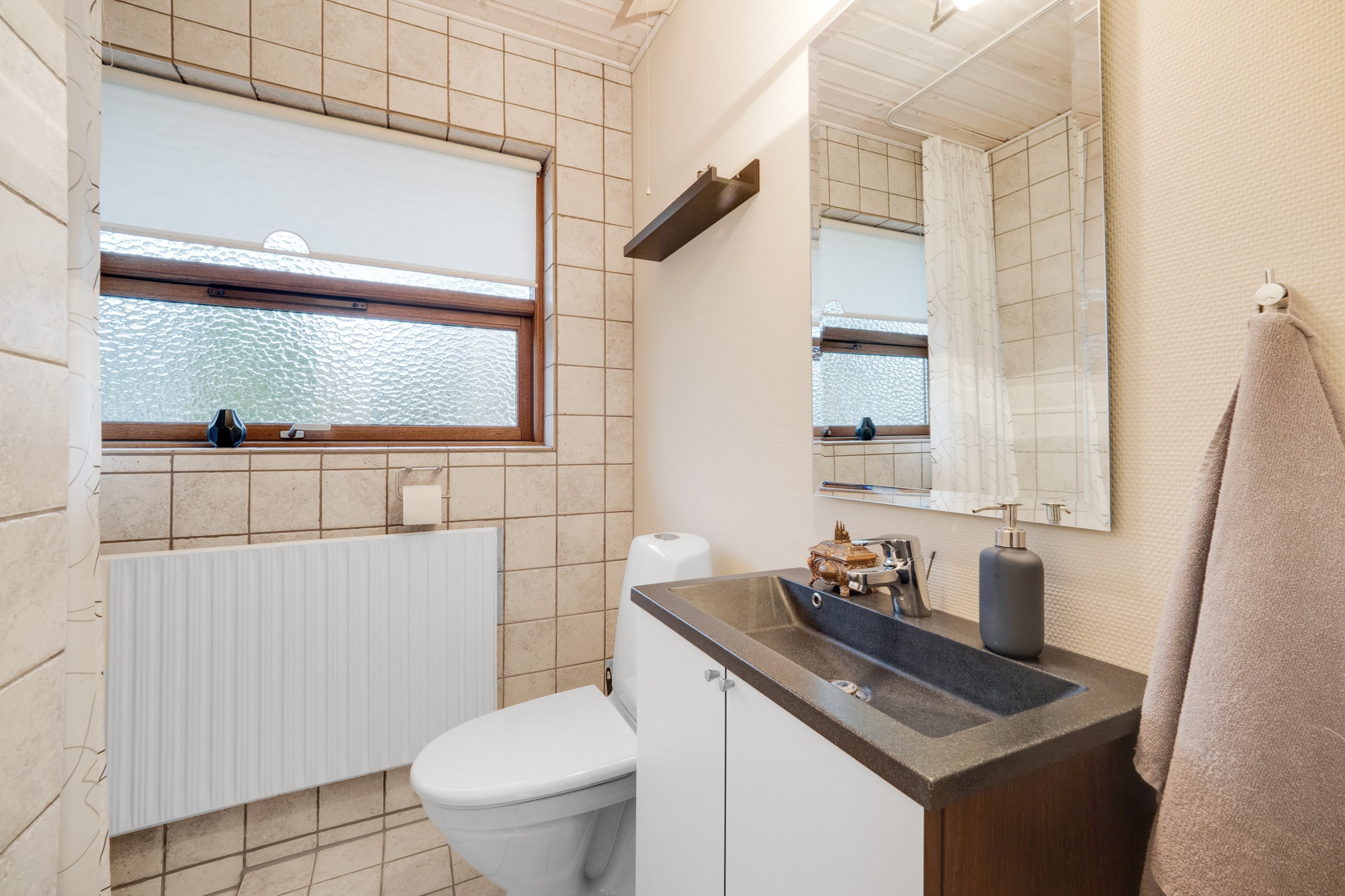 Fremhævet toilet billede i fuldskærmstilstand. Billede af Græsmarken 11, 7900 Nykøbing M