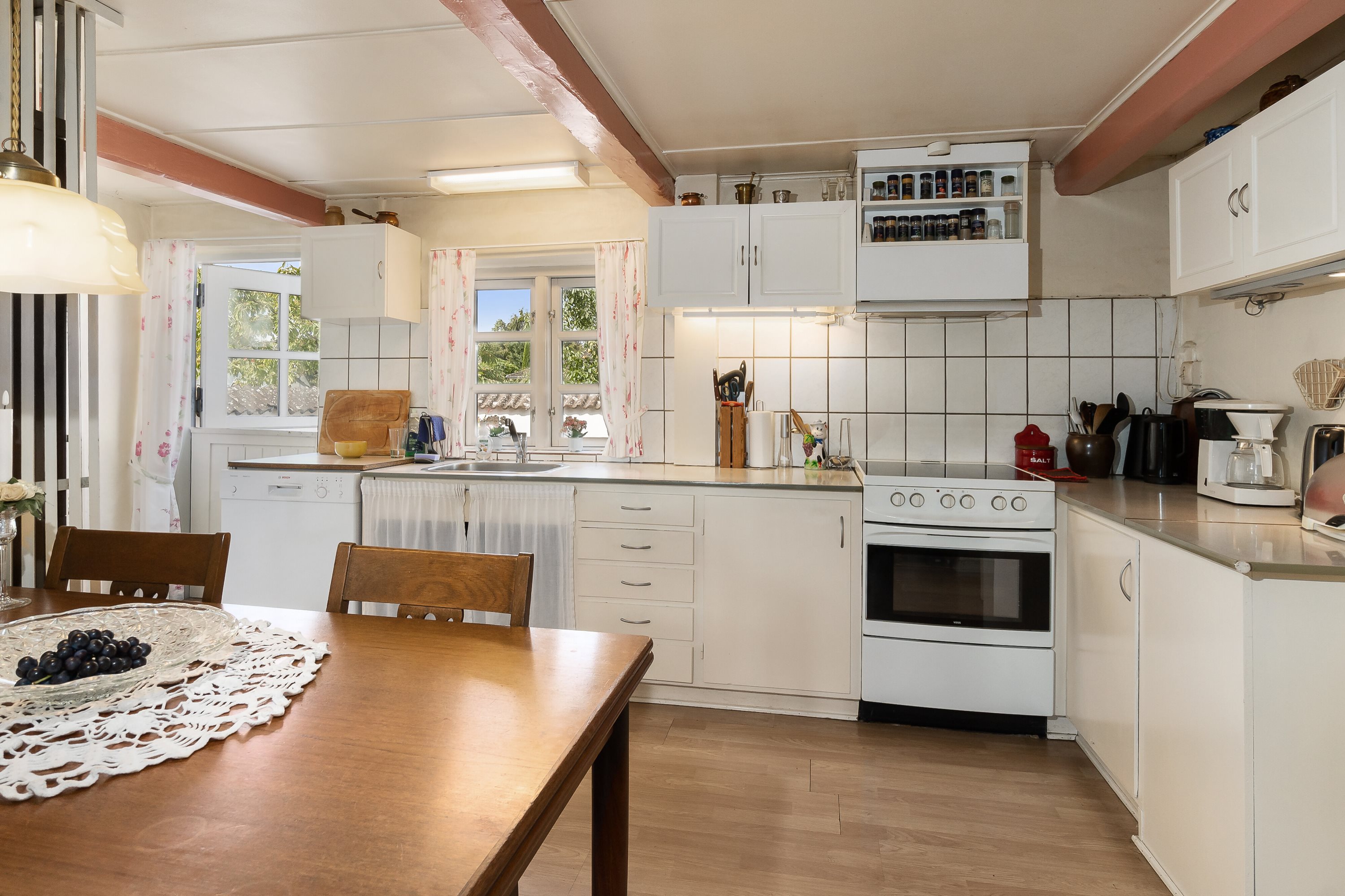 Fremhævet spisestue billede i fuldskærmstilstand. Billede af Chr. Richardtsvej 42, Ørsted, 5620 Glamsbjerg