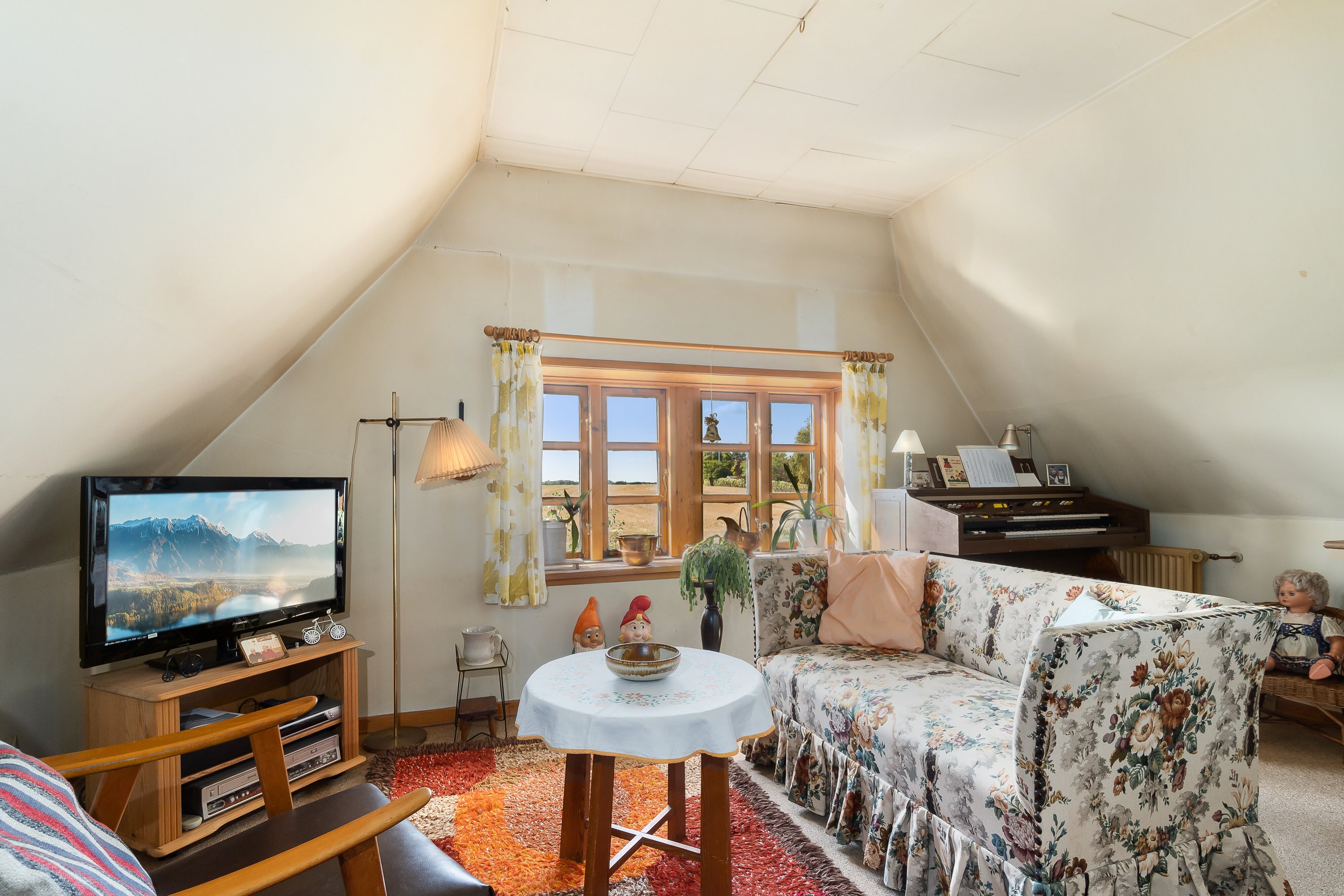 Fremhævet stue billede i fuldskærmstilstand. Billede af Chr. Richardtsvej 42, Ørsted, 5620 Glamsbjerg