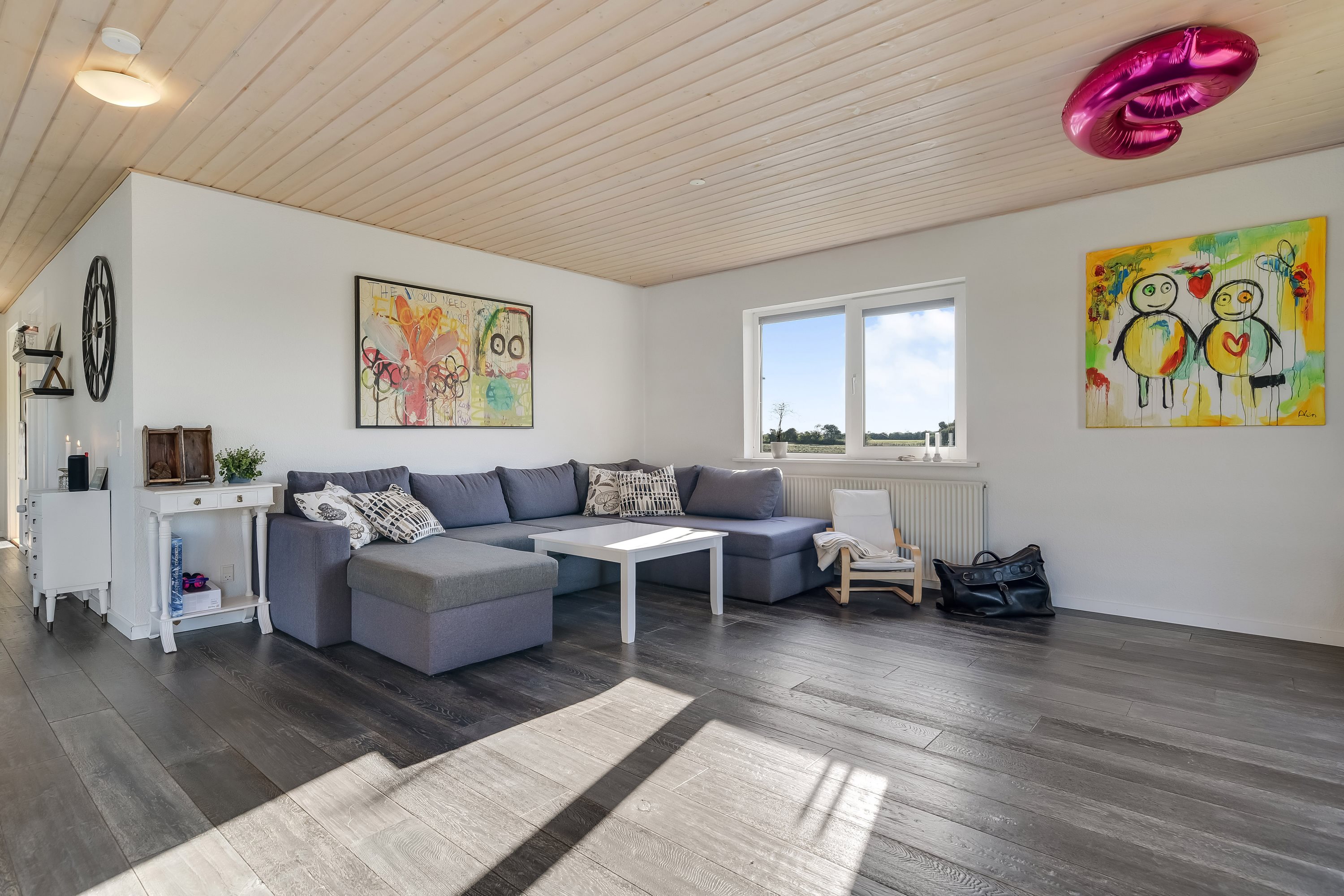 Fremhævet stue billede i fuldskærmstilstand. Billede af Klosterhedevej 16, Gudum, 7620 Lemvig