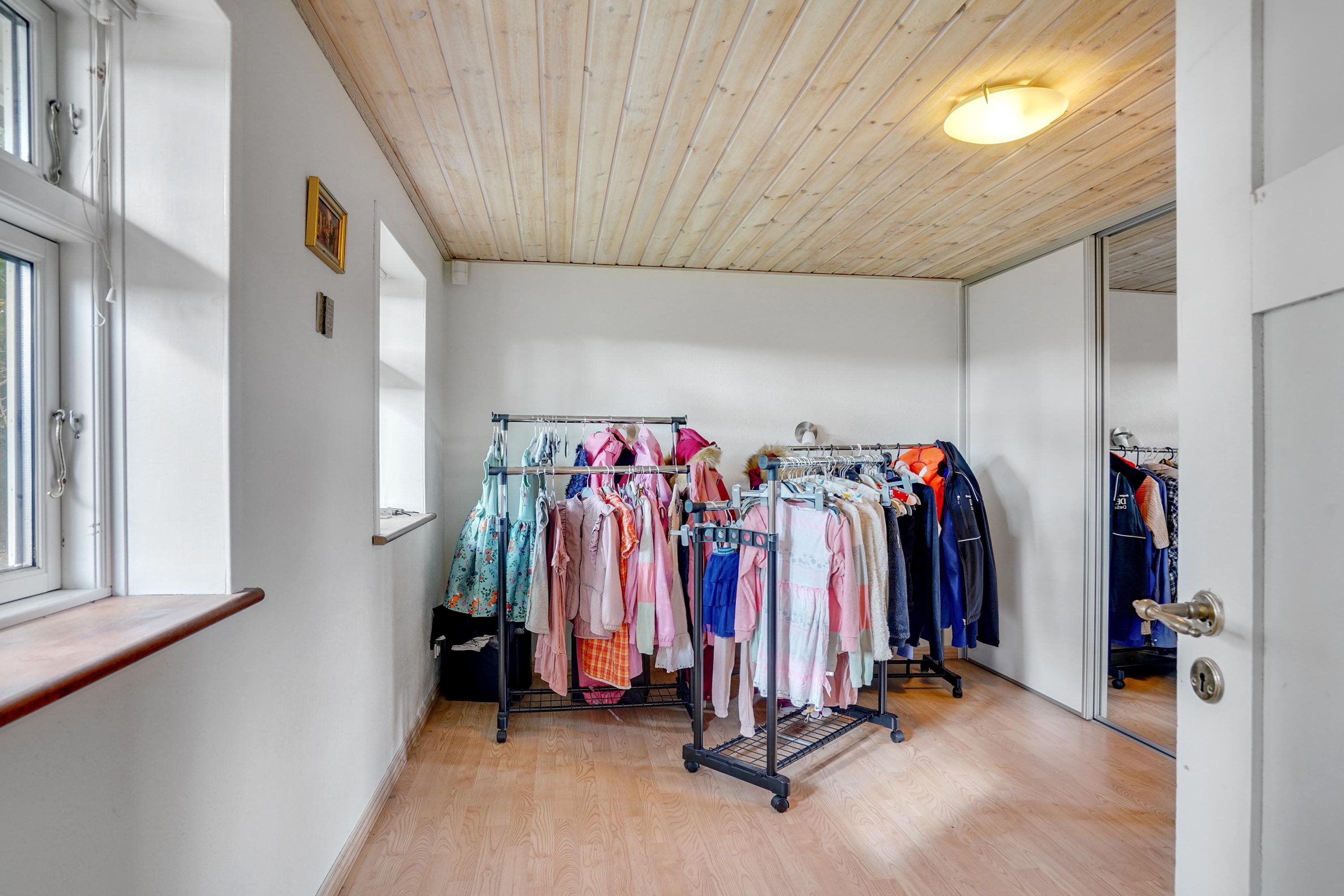 Fremhævet værelse billede i fuldskærmstilstand. Billede af Krustruphedevej 25, 9800 Hjørring