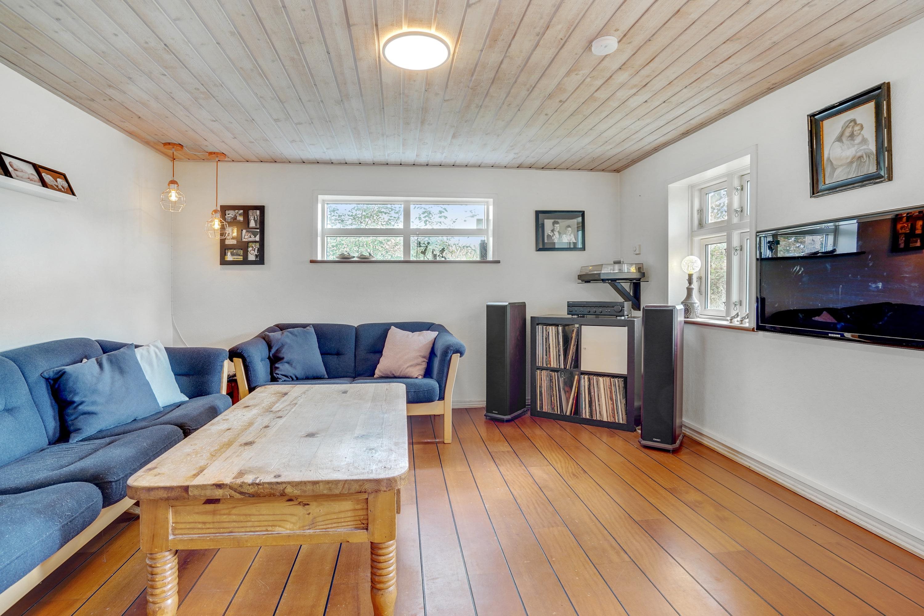 Fremhævet stue billede i fuldskærmstilstand. Billede af Krustruphedevej 25, 9800 Hjørring