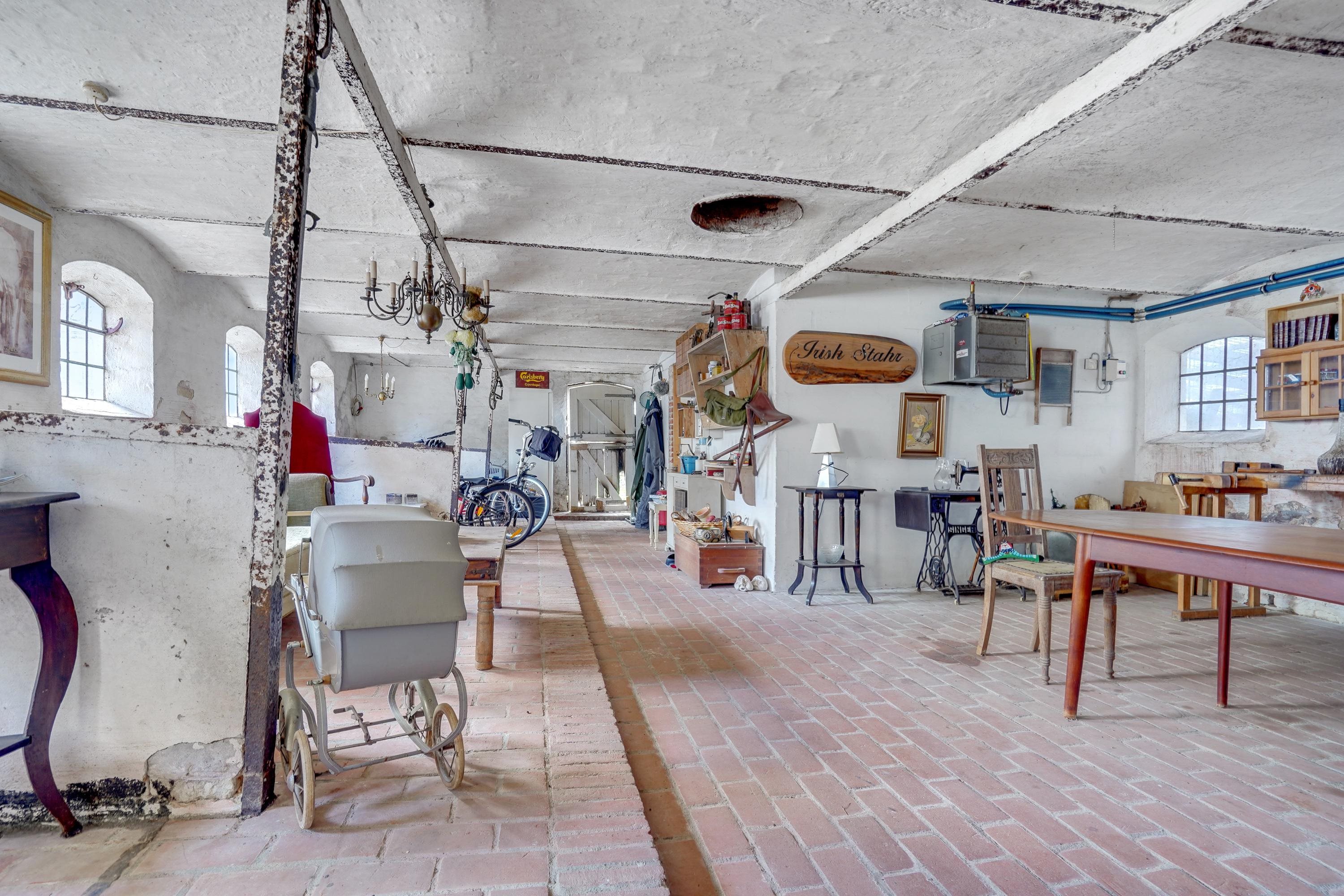 Fremhævet stald billede i fuldskærmstilstand. Billede af Krustruphedevej 25, 9800 Hjørring