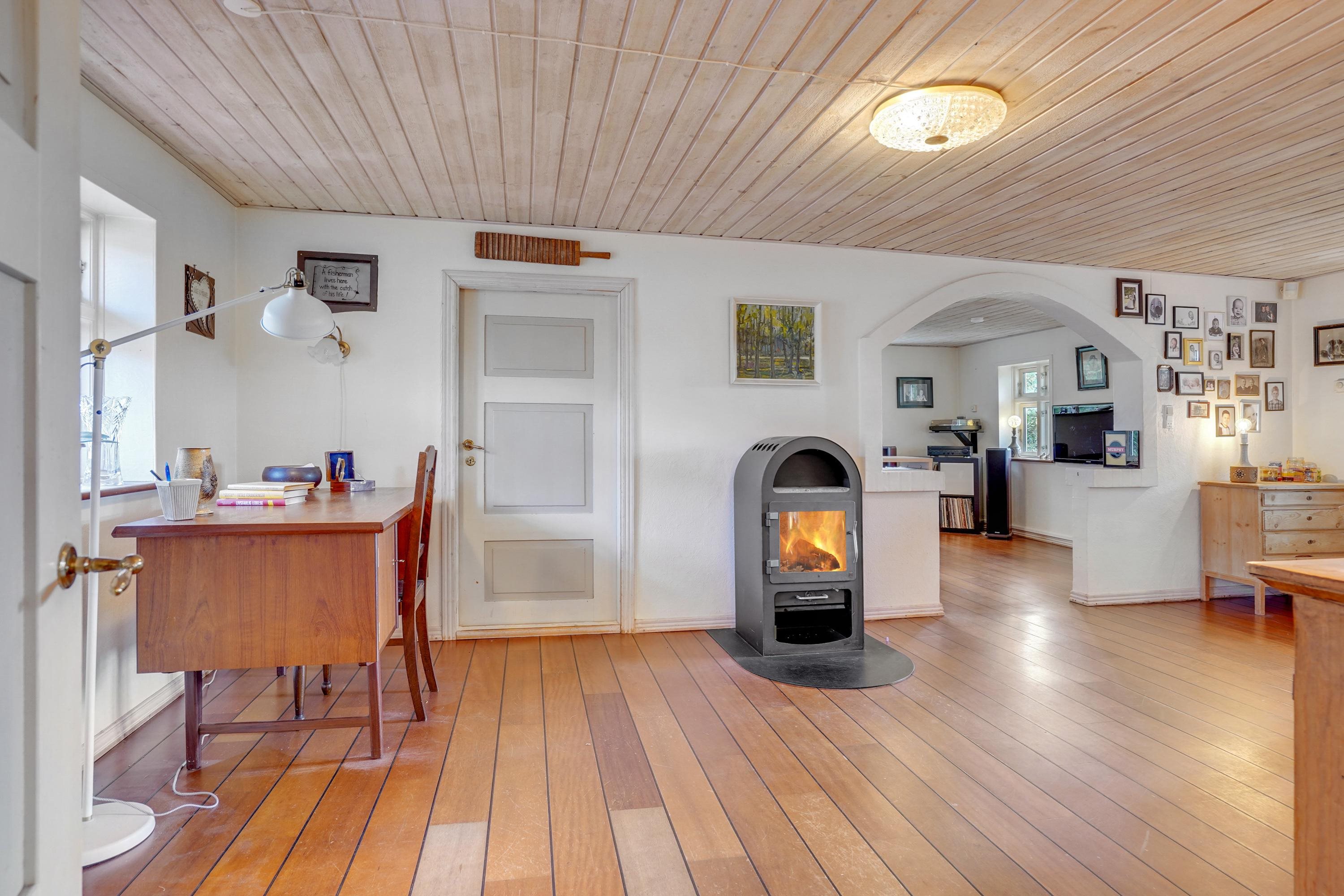 Fremhævet stue billede i fuldskærmstilstand. Billede af Krustruphedevej 25, 9800 Hjørring