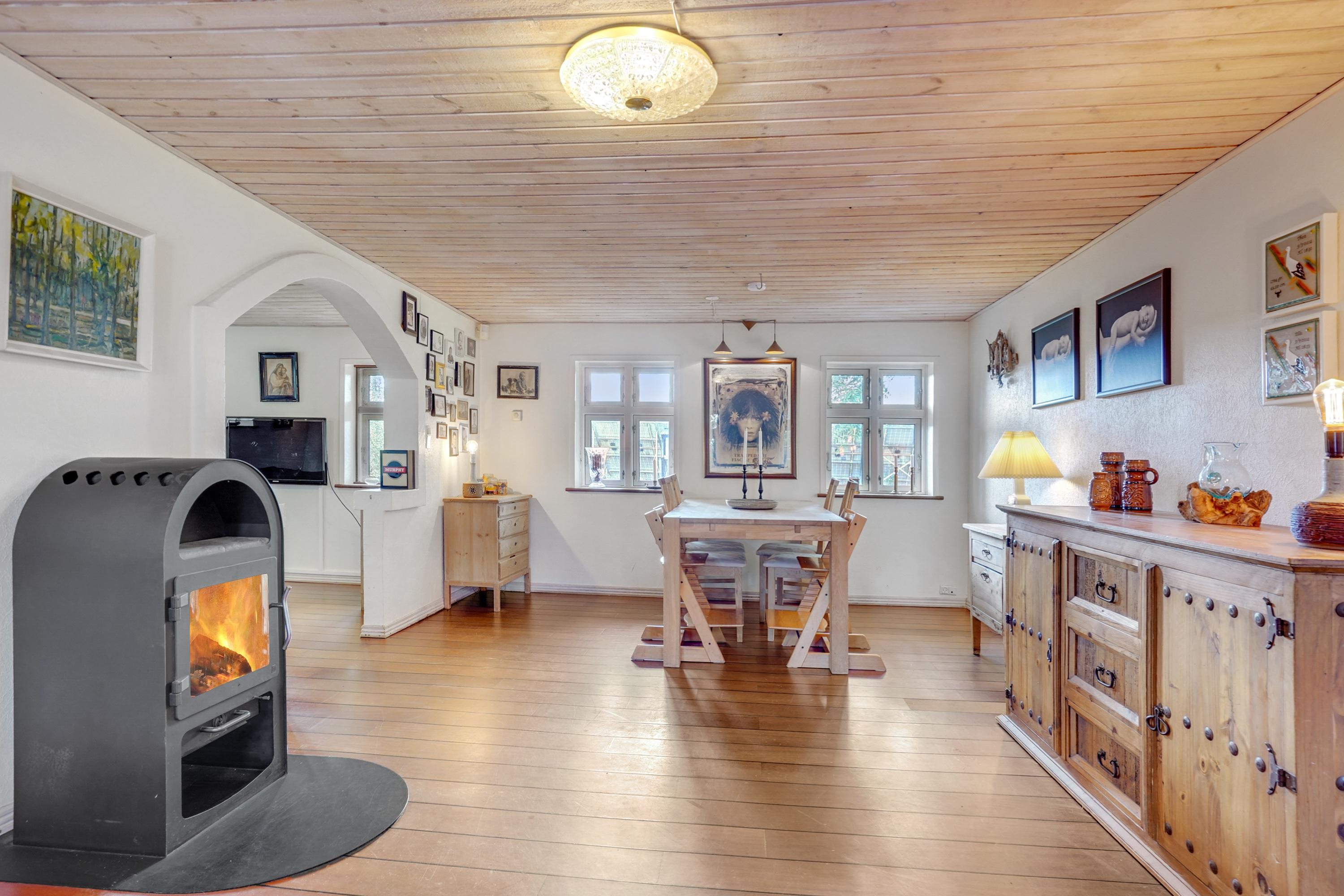 Fremhævet stue billede i fuldskærmstilstand. Billede af Krustruphedevej 25, 9800 Hjørring