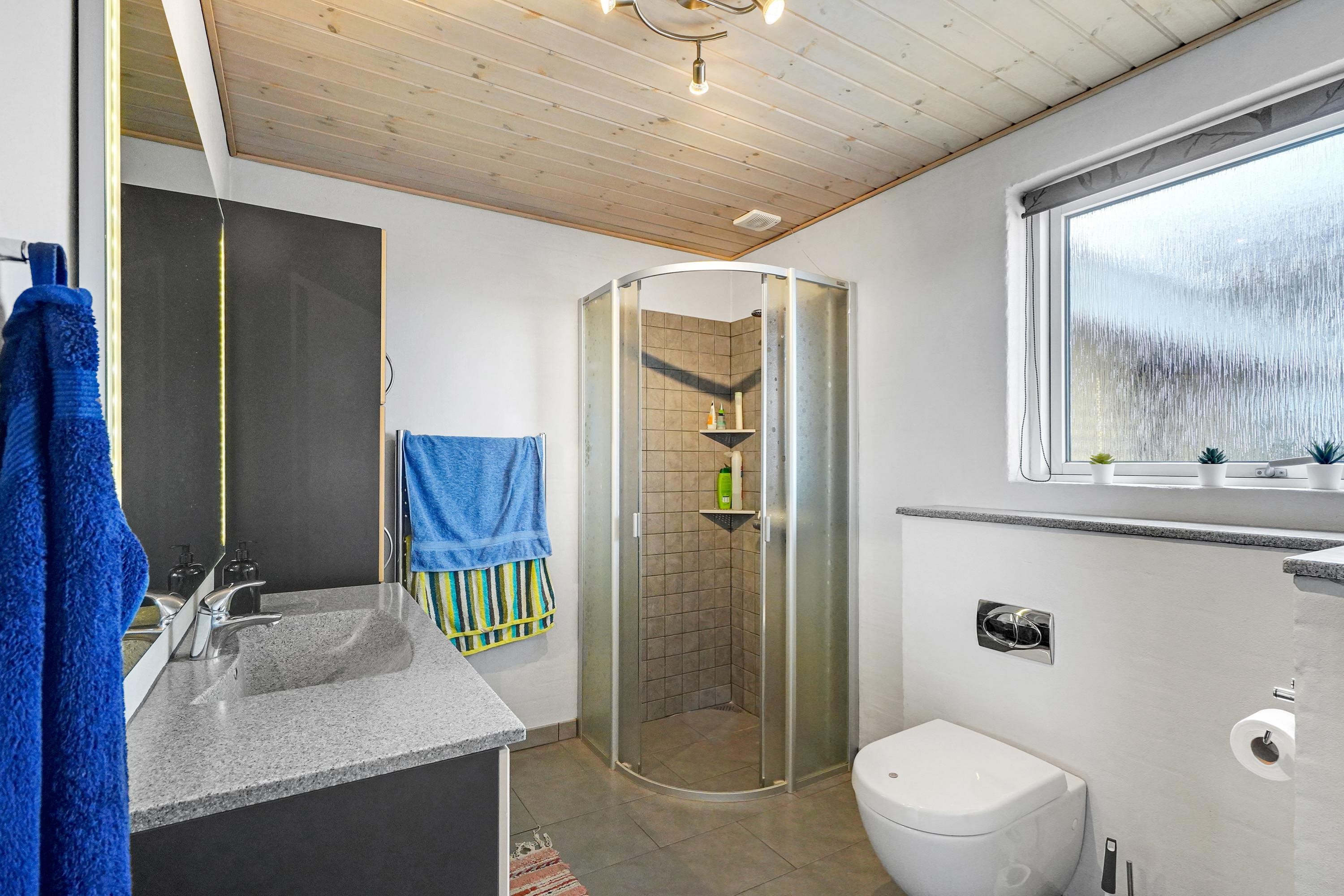 Miniaturebillede 2: badeværelse. Billede af Lavhedevej 35, 7500 Holstebro