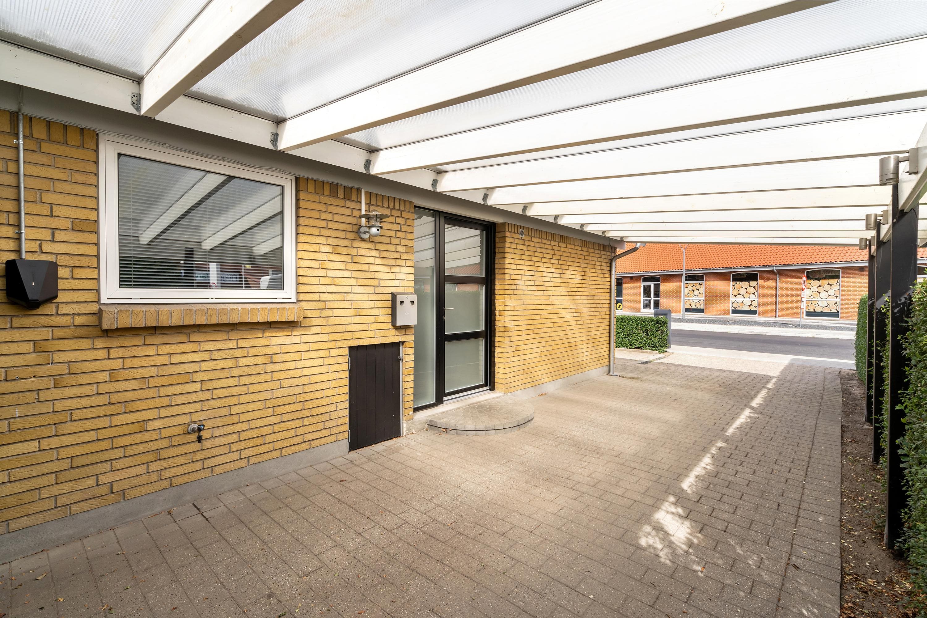 Fremhævet carport billede i fuldskærmstilstand. Billede af Lavhedevej 35, 7500 Holstebro