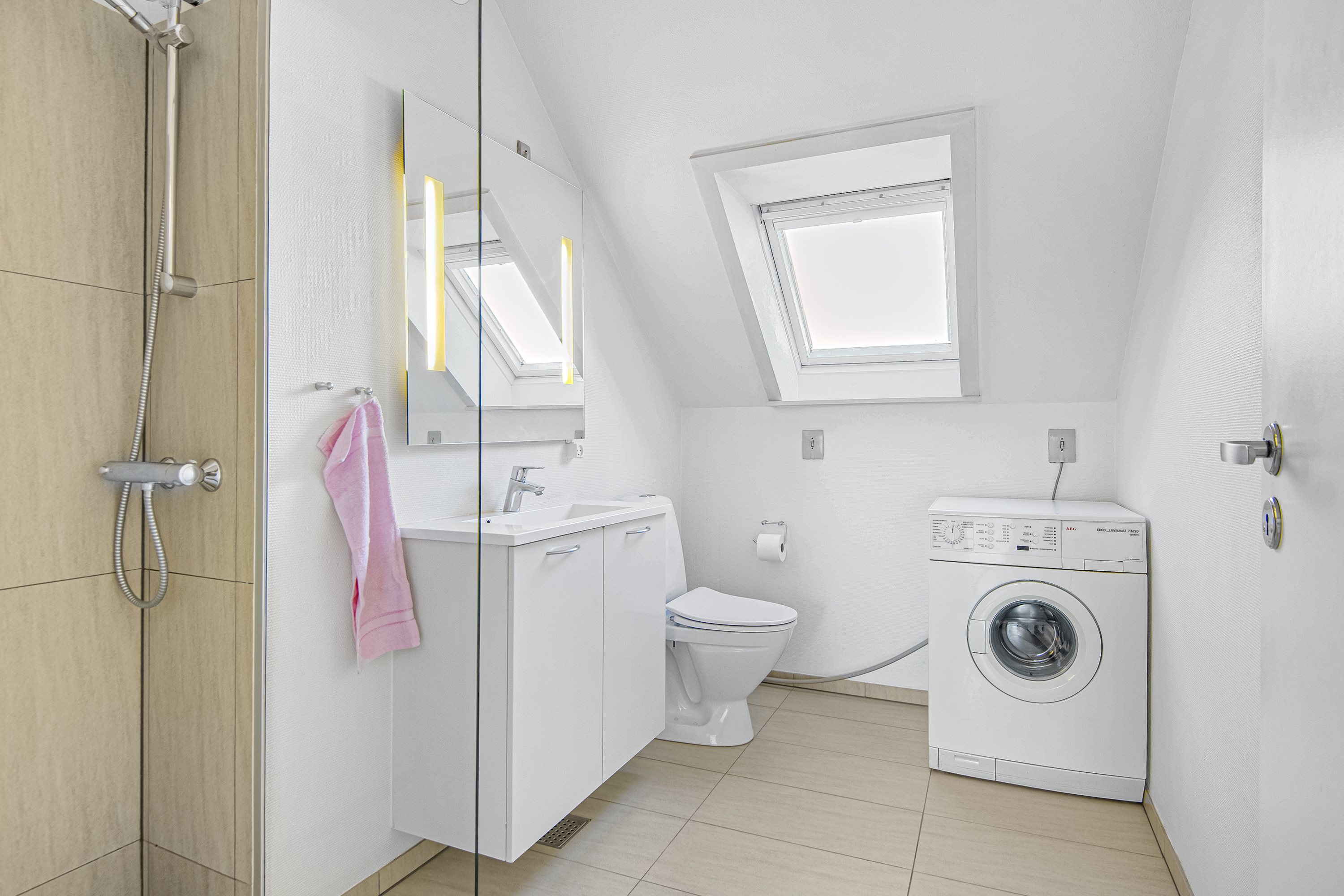 Fremhævet badeværelse billede i fuldskærmstilstand. Billede af Svalegårdsvej 29, 2. th., 9000 Aalborg