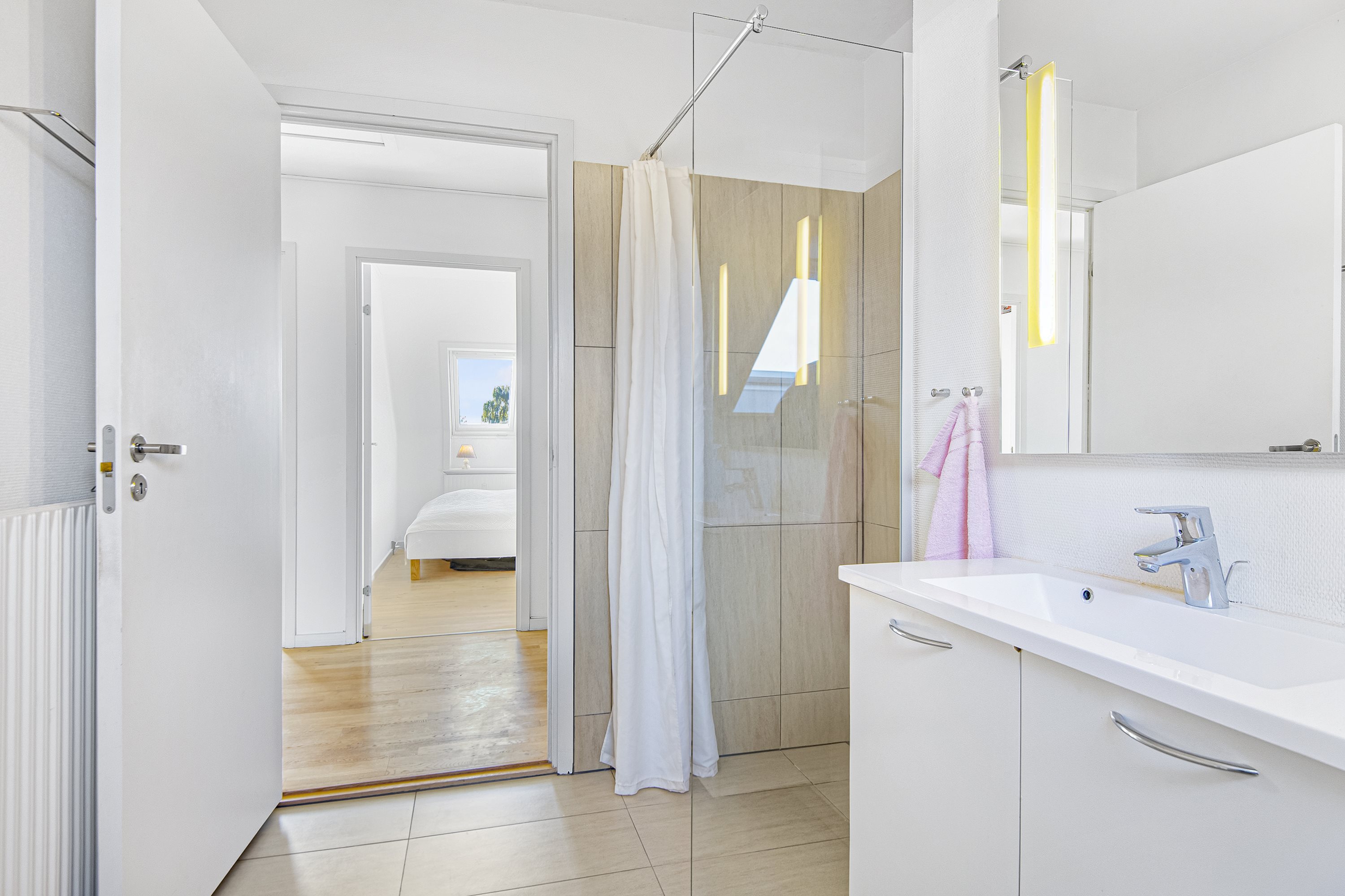 Fremhævet badeværelse billede i fuldskærmstilstand. Billede af Svalegårdsvej 29, 2. th., 9000 Aalborg