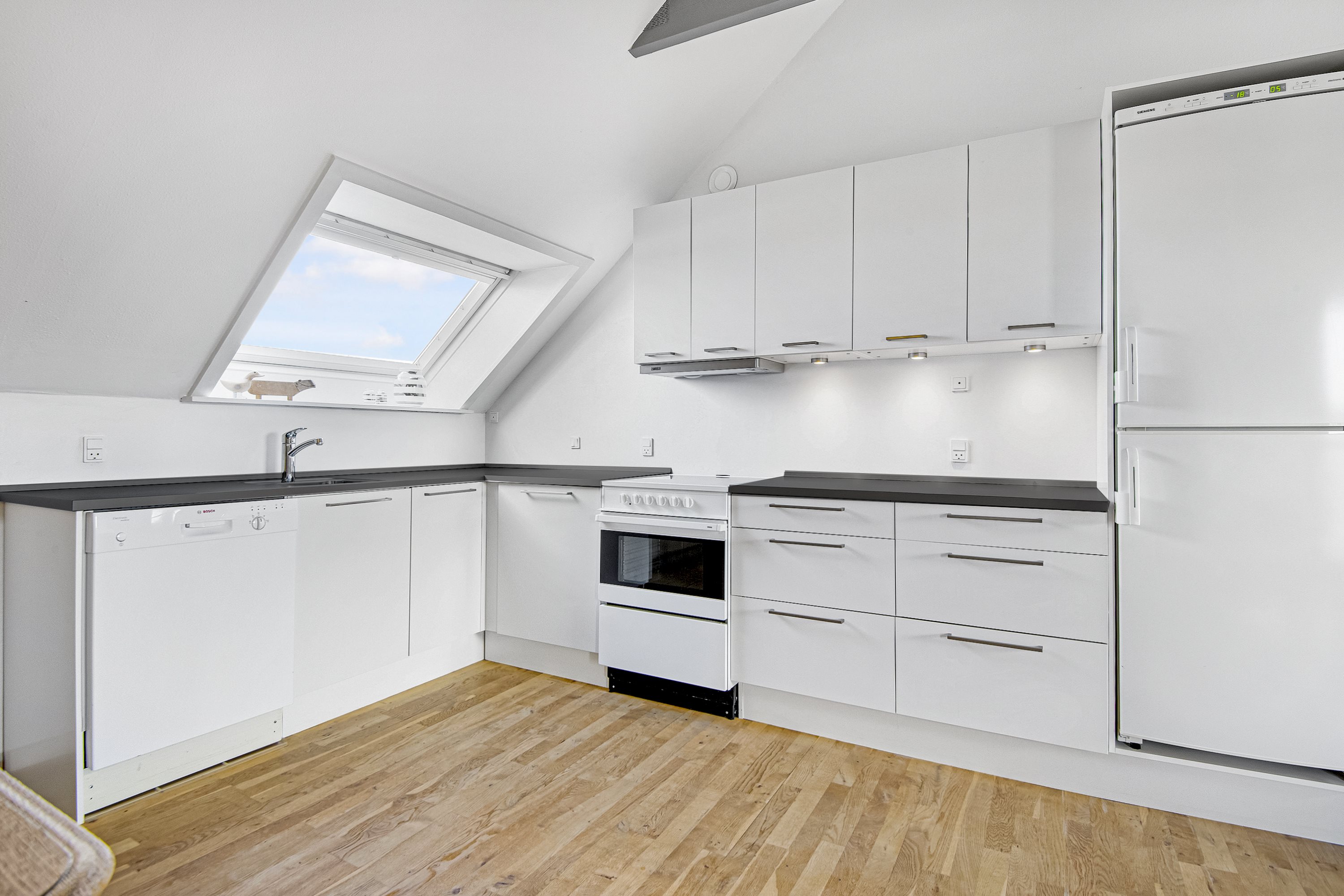 Fremhævet køkken billede i fuldskærmstilstand. Billede af Svalegårdsvej 29, 2. th., 9000 Aalborg