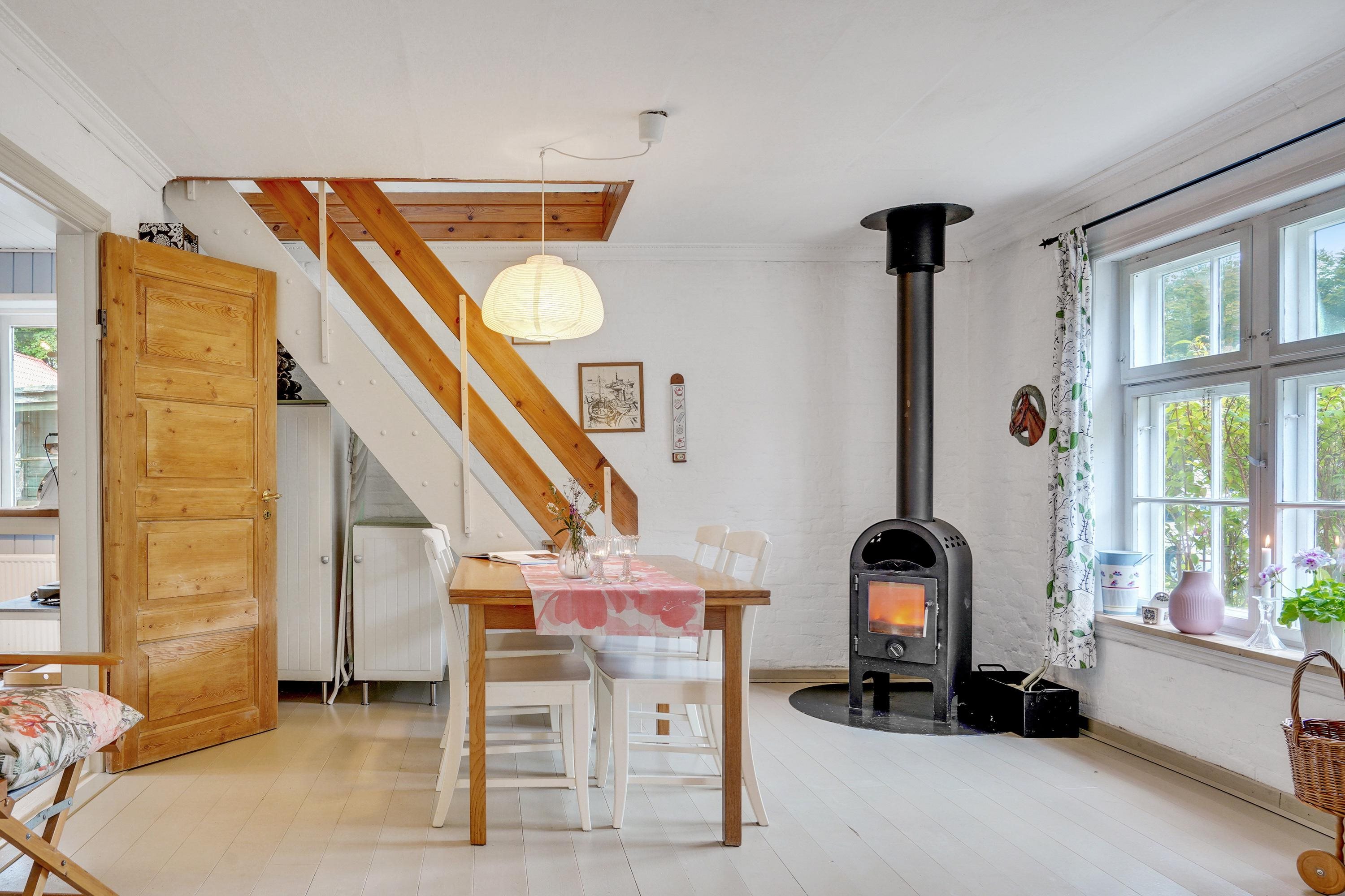 Fremhævet stue billede i fuldskærmstilstand. Billede af Kirkevej 265, Tolne, 9870 Sindal