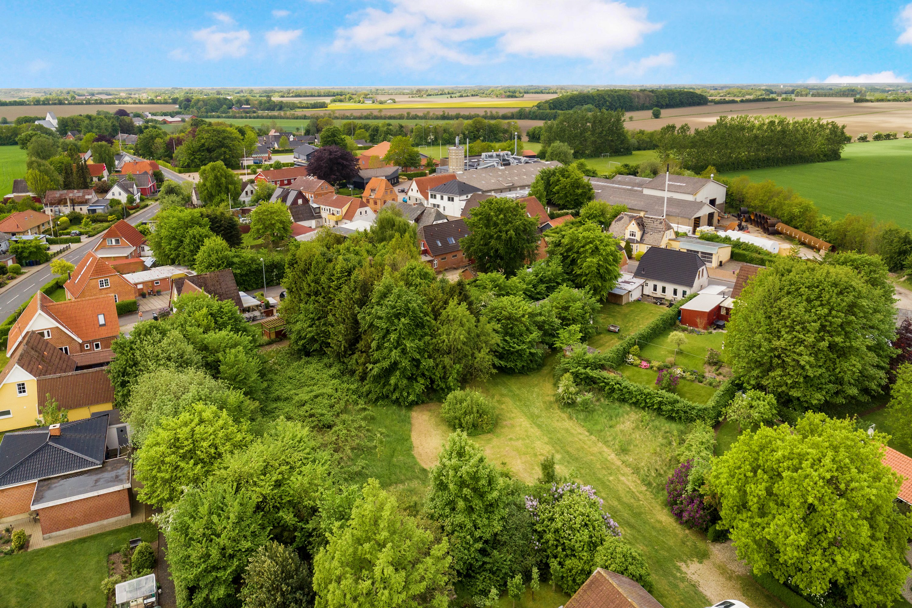 Fremhævet luftfoto billede i fuldskærmstilstand. Billede af Sportsvej 5, Jernvedlund, 6771 Gredstedbro