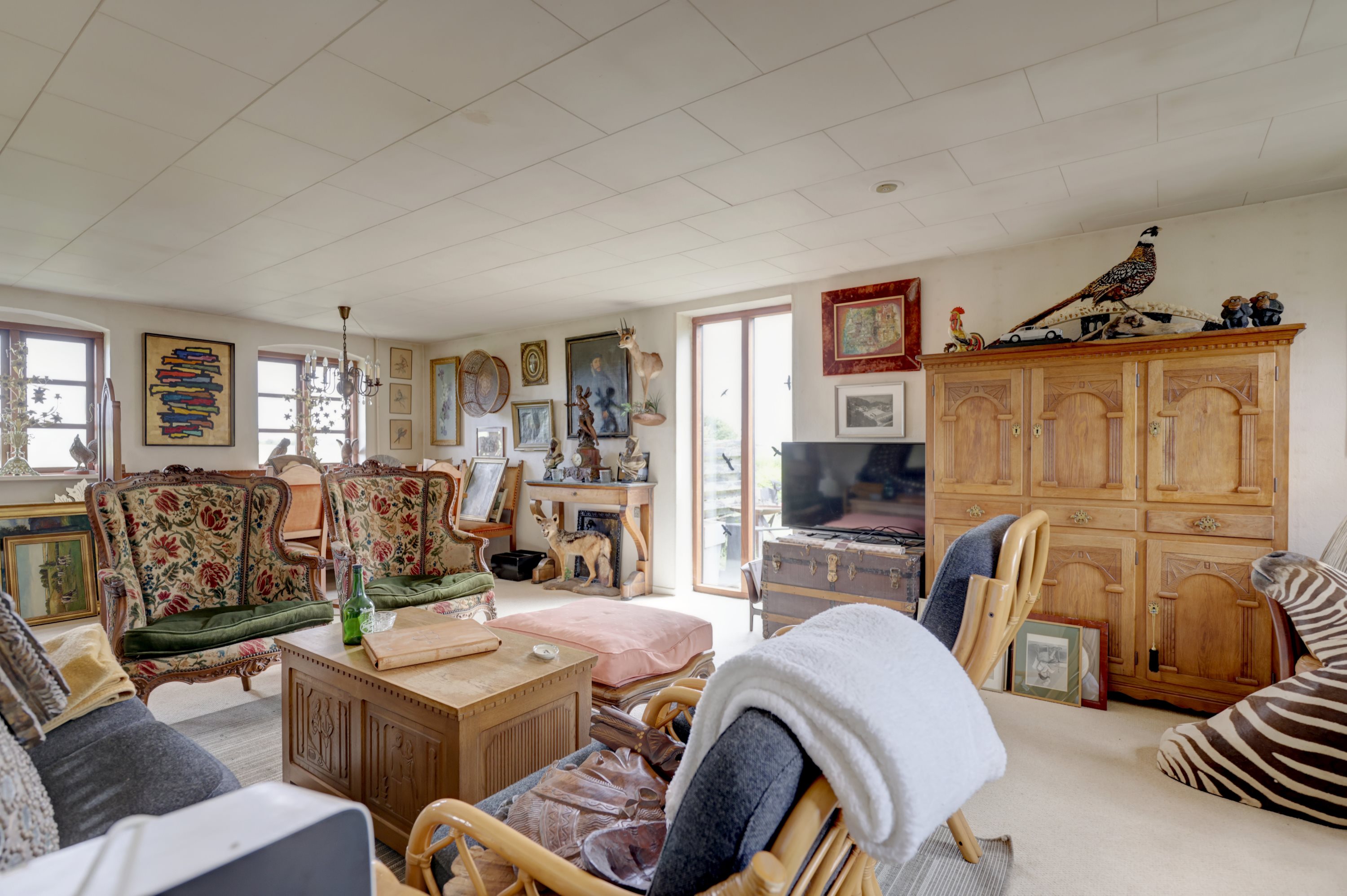 Fremhævet stue billede i fuldskærmstilstand. Billede af Faarevejle Alle 1, Faarevejle, 5900 Rudkøbing