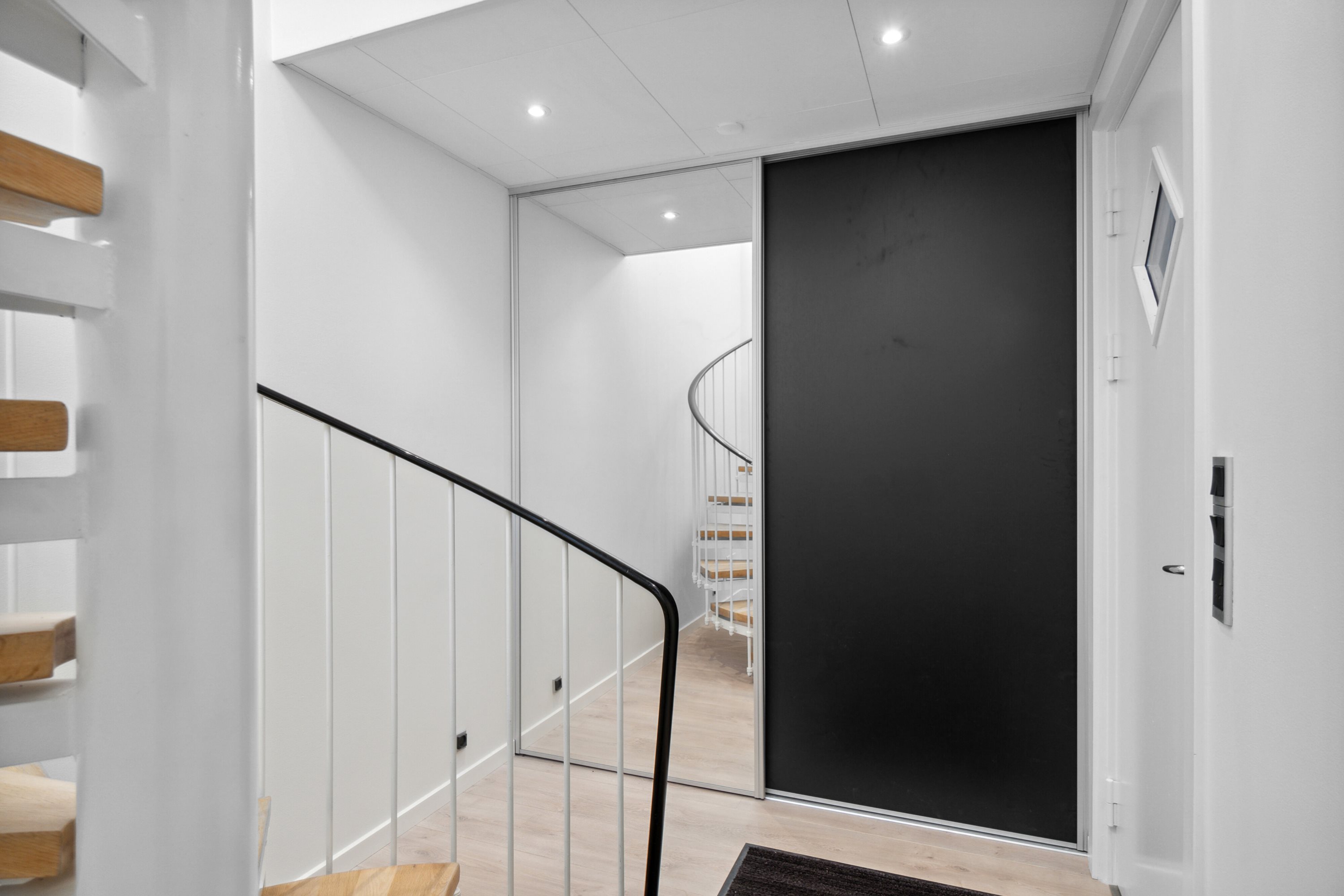 Fremhævet trappe billede i fuldskærmstilstand. Billede af Struervej 35, 1., 7500 Holstebro