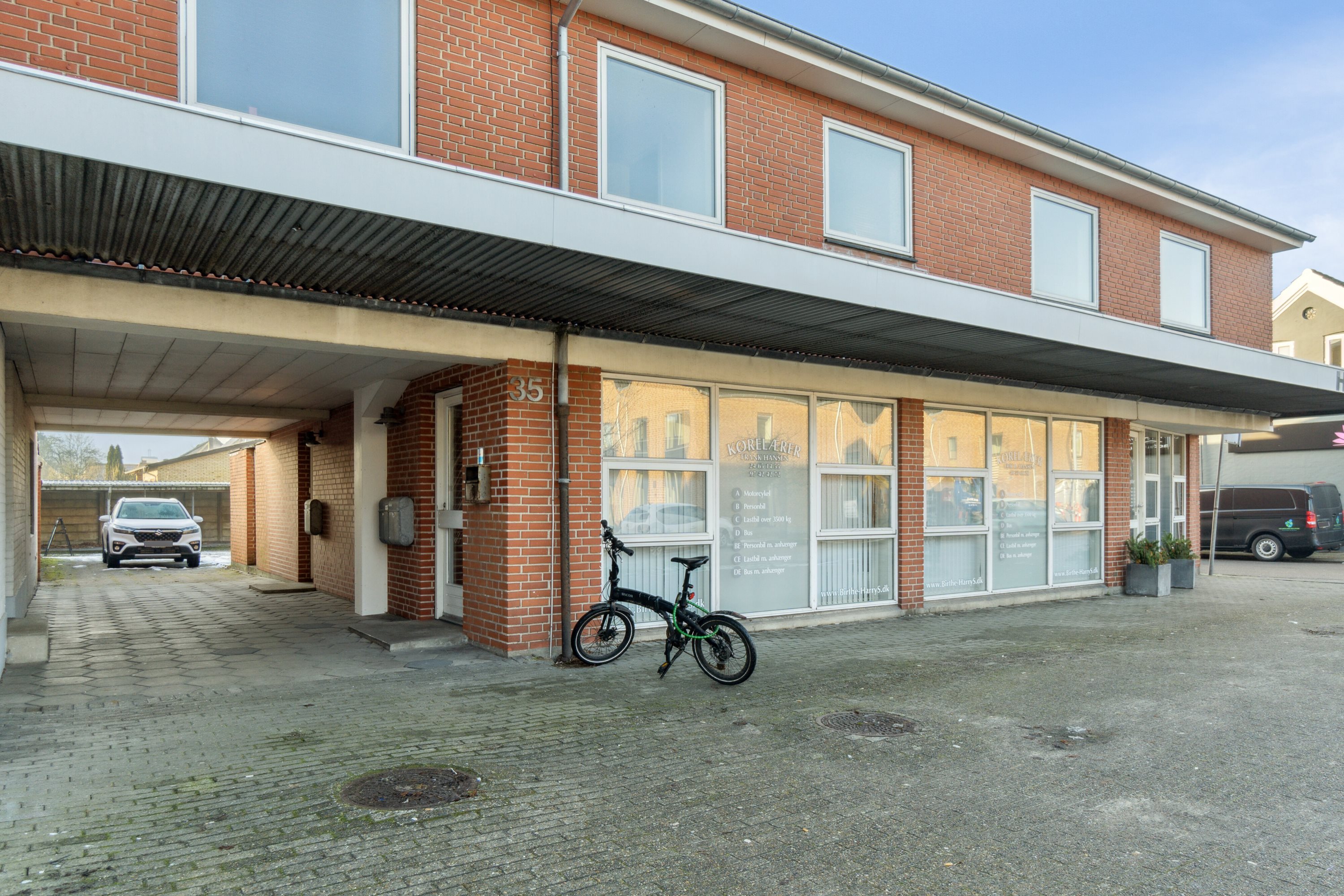 Fremhævet set fra vejen billede i fuldskærmstilstand. Billede af Struervej 35, 1., 7500 Holstebro