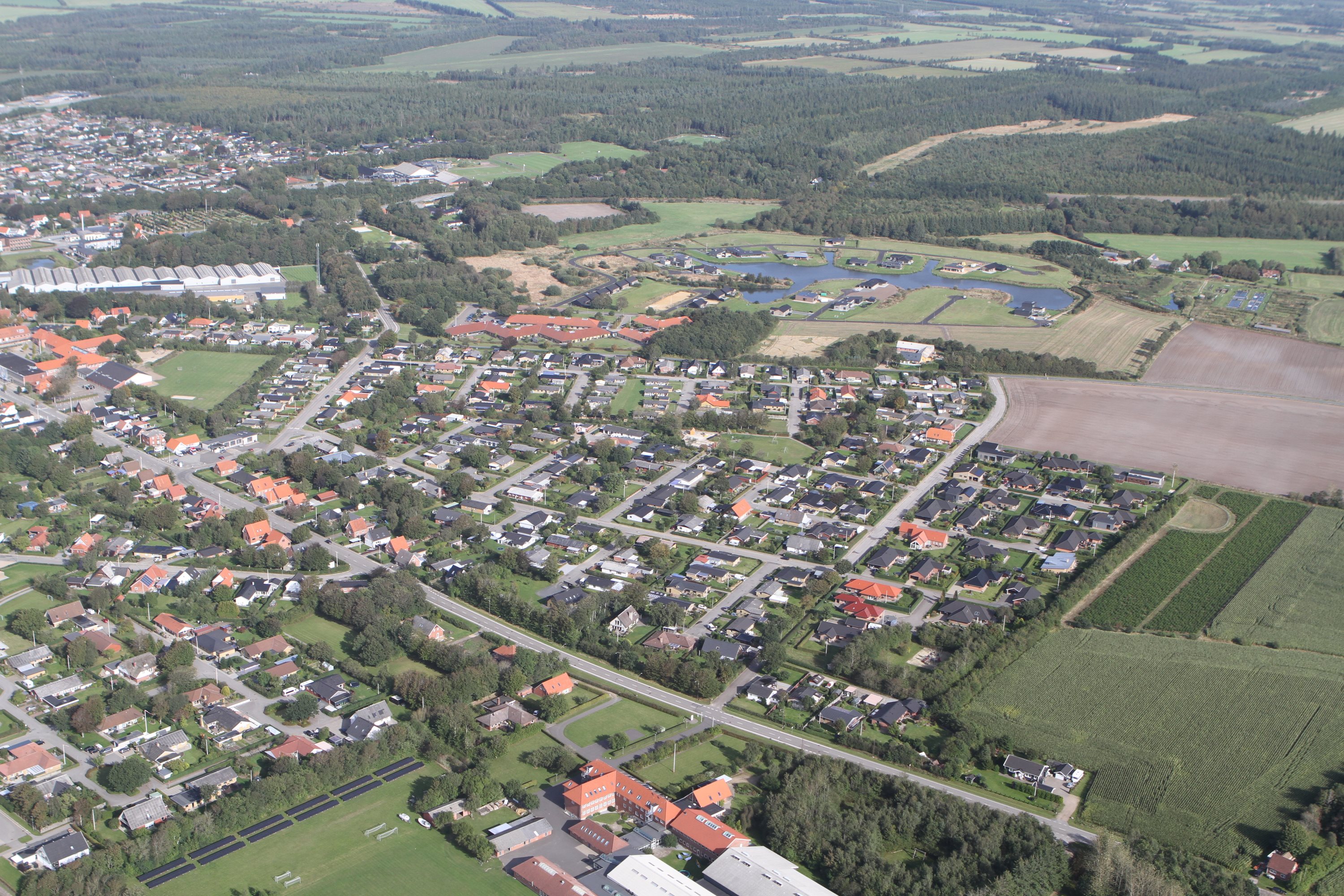 Fremhævet luftfoto billede i fuldskærmstilstand. Billede af Søparken 19, 6880 Tarm