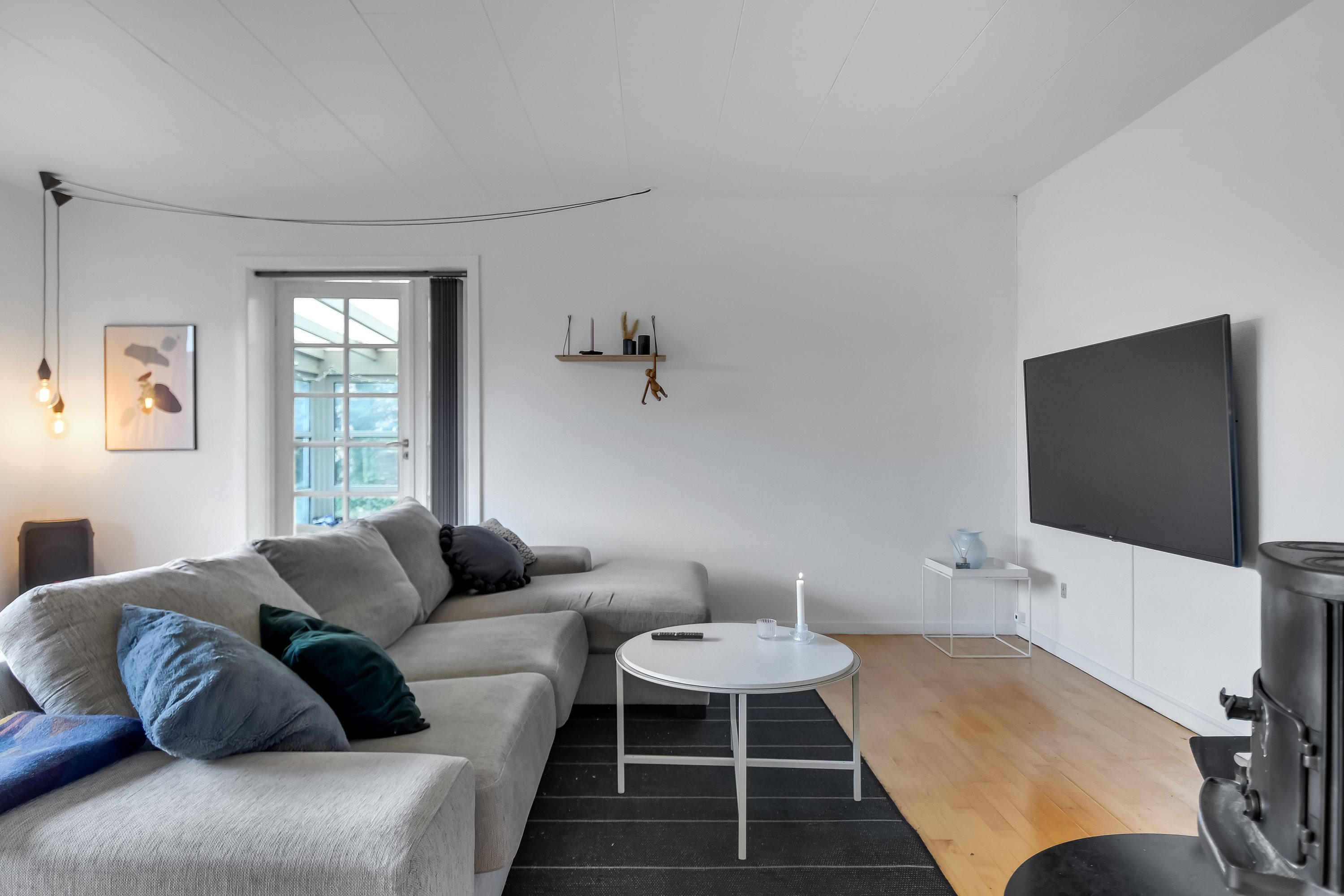 Fremhævet stue billede i fuldskærmstilstand. Billede af Rørsangervej 4, Bremdal, 7600 Struer