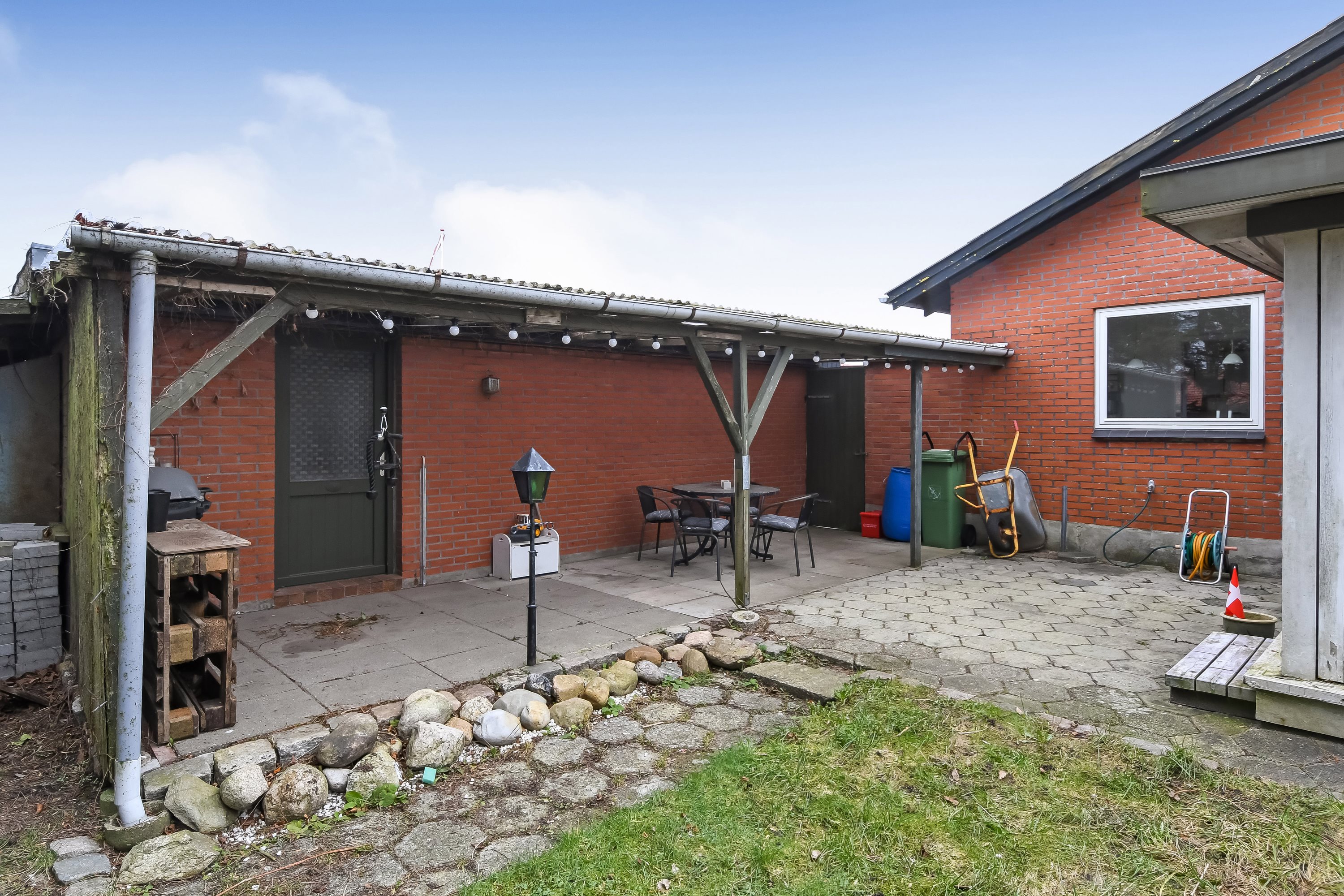 Fremhævet terrasse billede i fuldskærmstilstand. Billede af Rørsangervej 4, Bremdal, 7600 Struer