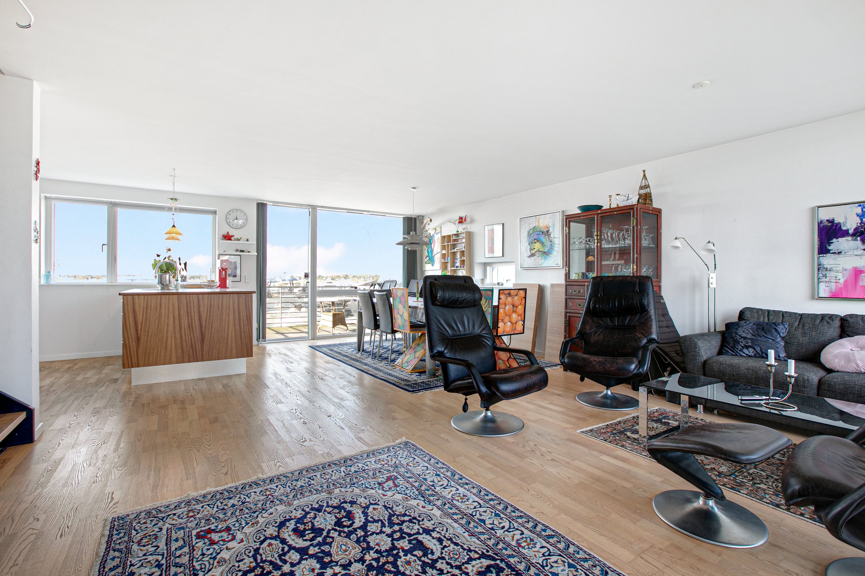 Fremhævet stue billede i fuldskærmstilstand. Billede af Skakkes Holm 76A, 8500 Grenaa