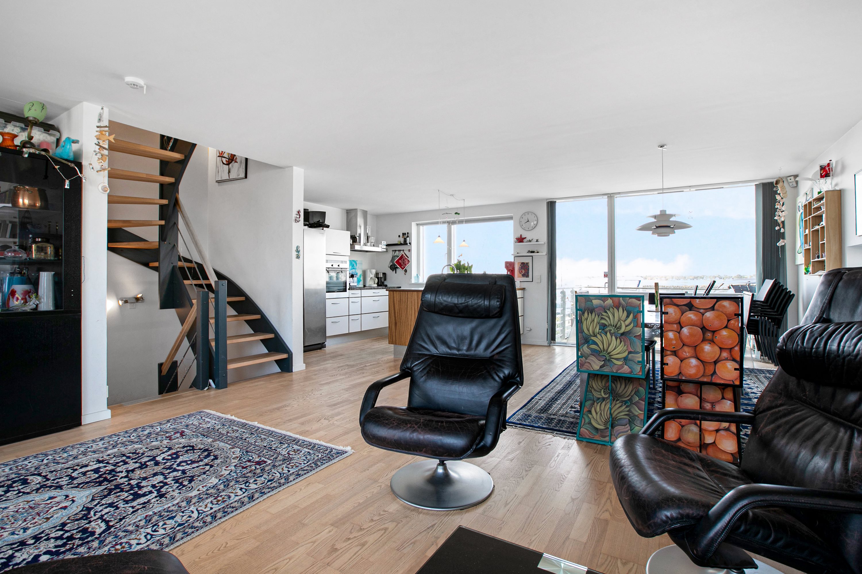 Fremhævet stue billede i fuldskærmstilstand. Billede af Skakkes Holm 76A, 8500 Grenaa