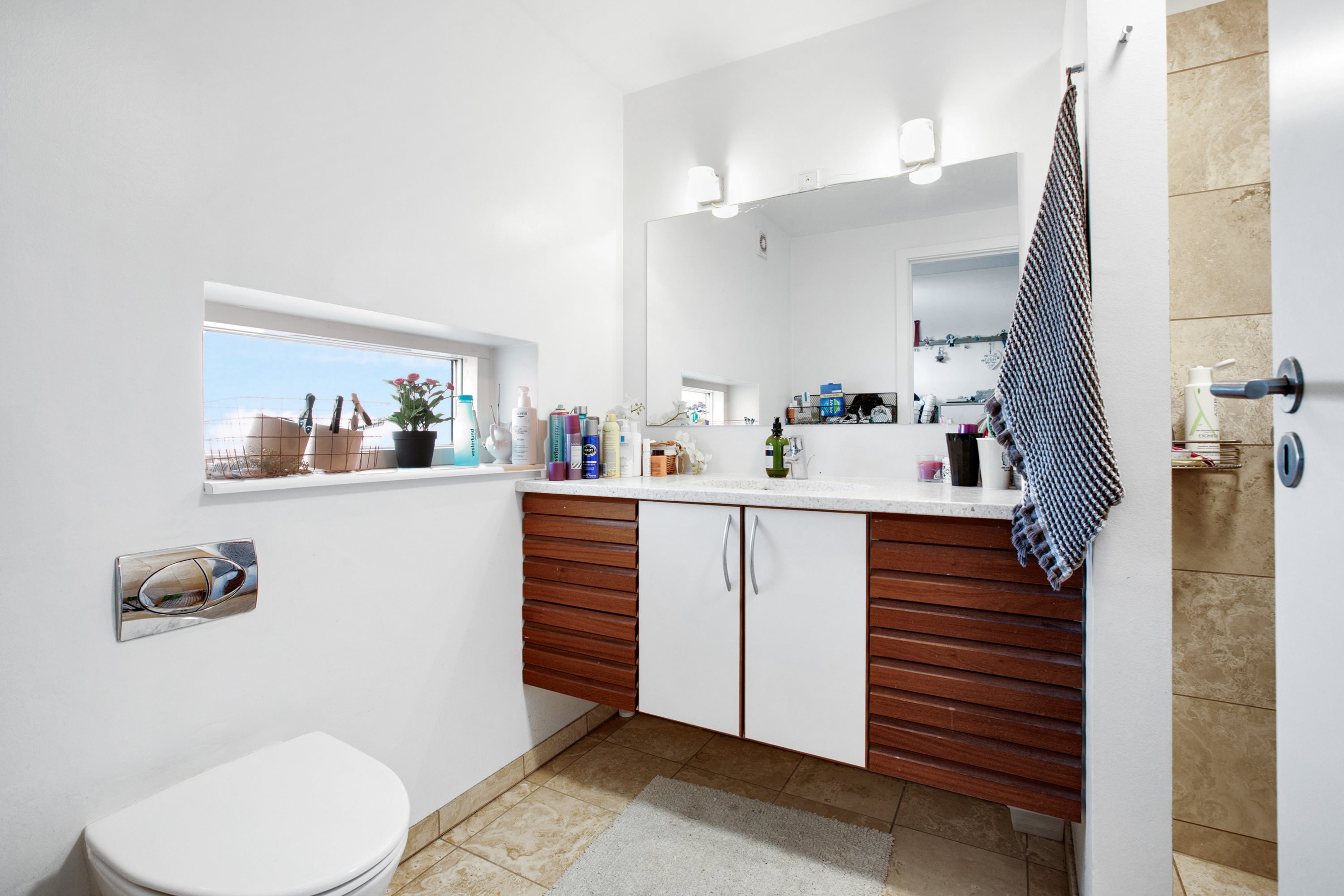 Fremhævet badeværelse billede i fuldskærmstilstand. Billede af Skakkes Holm 76A, 8500 Grenaa