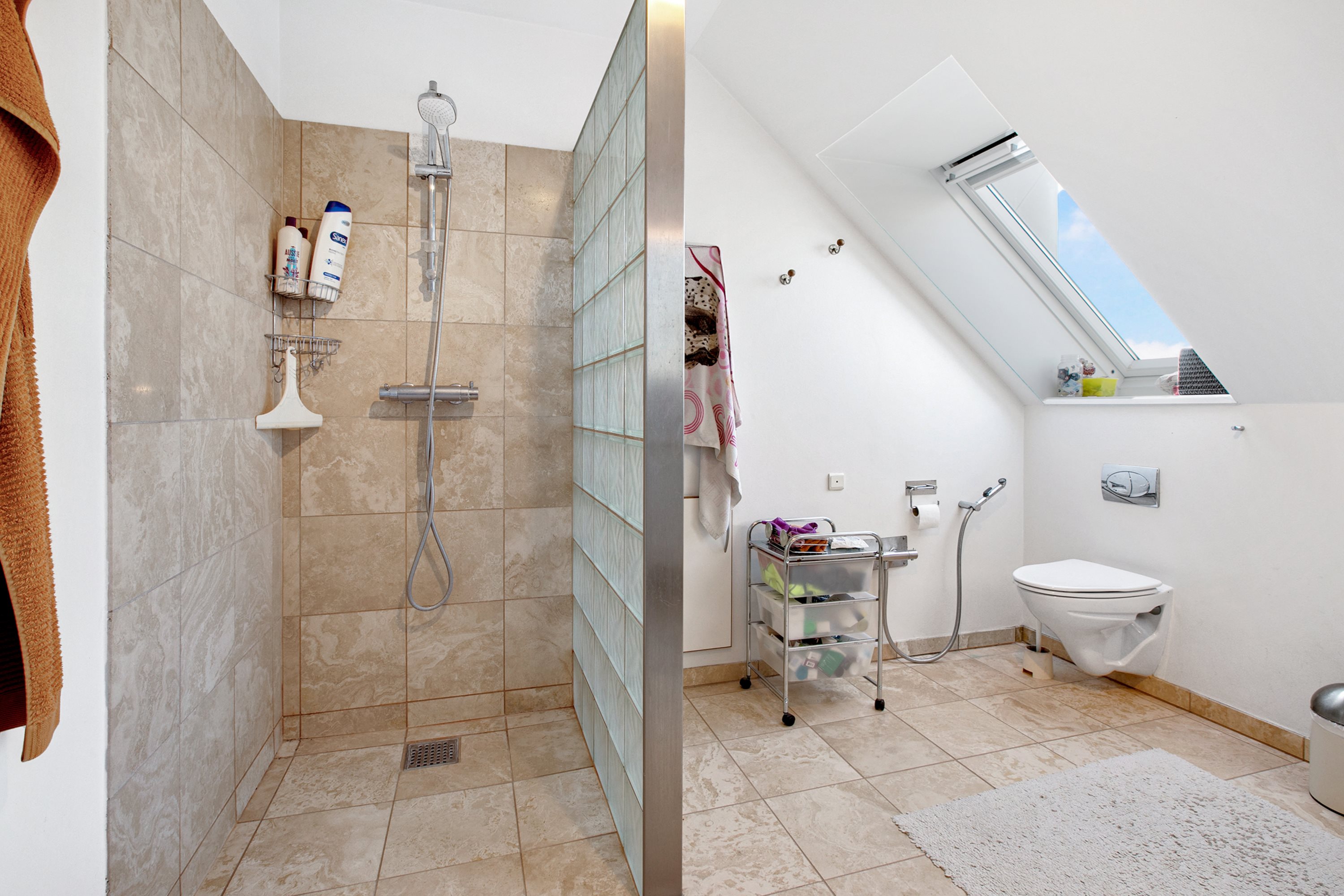 Fremhævet badeværelse billede i fuldskærmstilstand. Billede af Skakkes Holm 76A, 8500 Grenaa