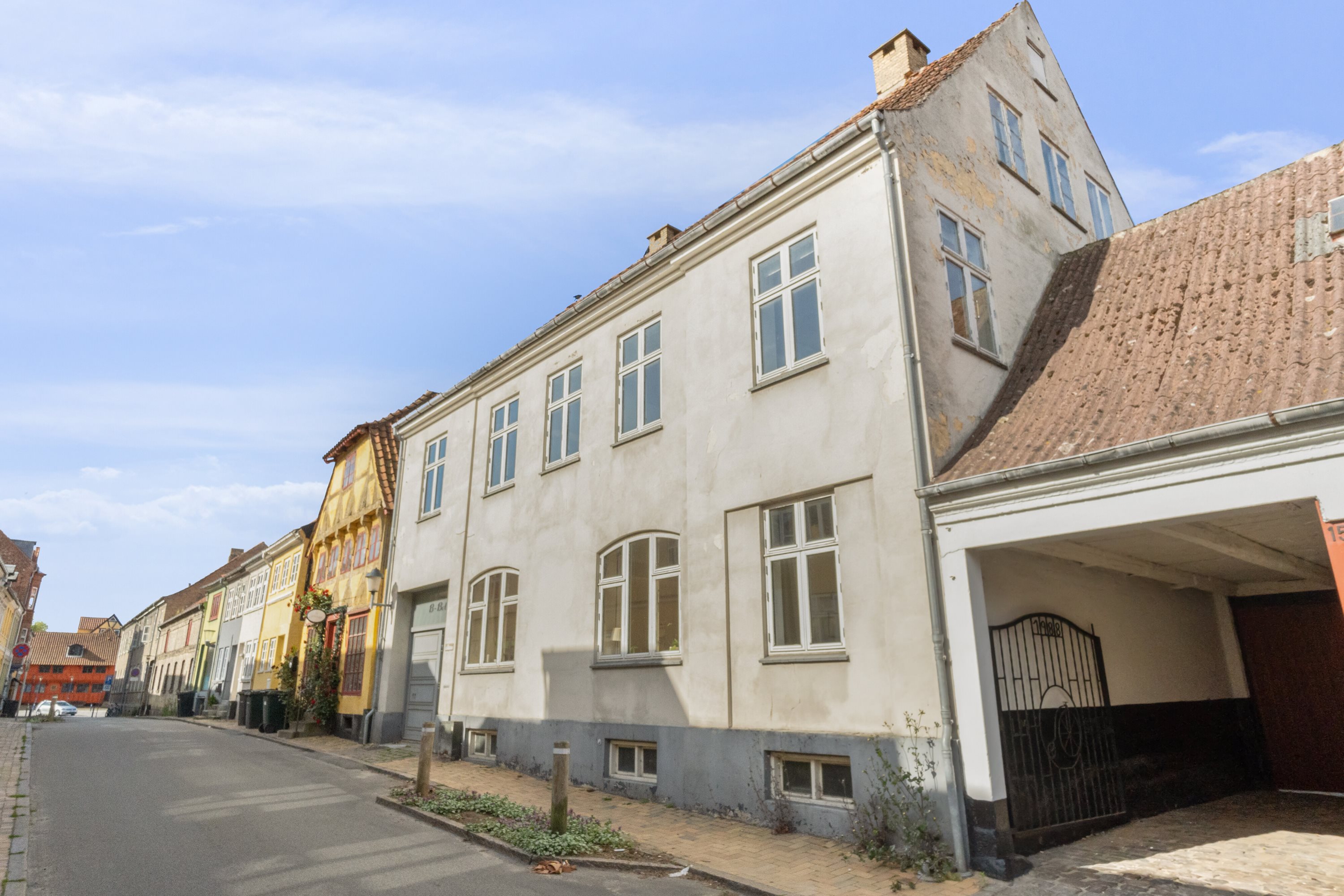 Fremhævet set fra vejen billede i fuldskærmstilstand. Billede af Korsgade 13, st.., 5610 Assens