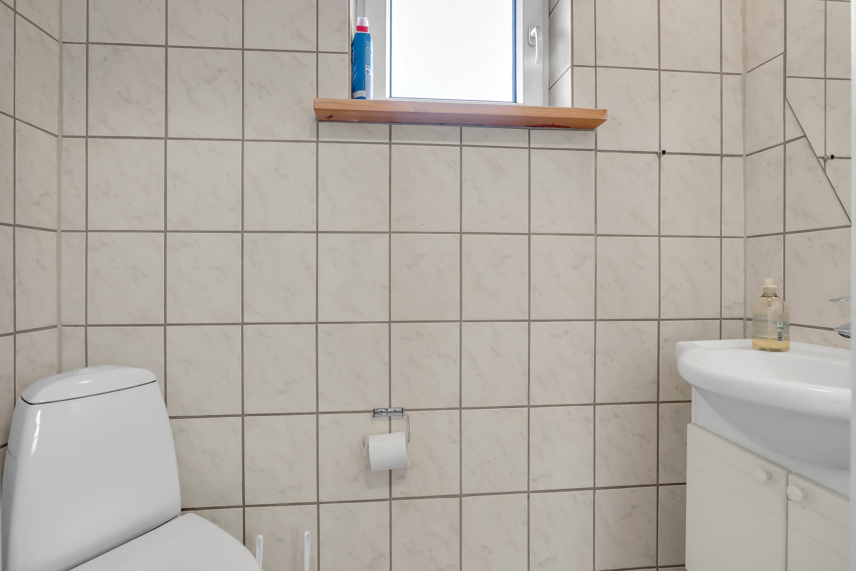 Fremhævet badeværelse billede i fuldskærmstilstand. Billede af Kirkevej 241, Tolne, 9870 Sindal