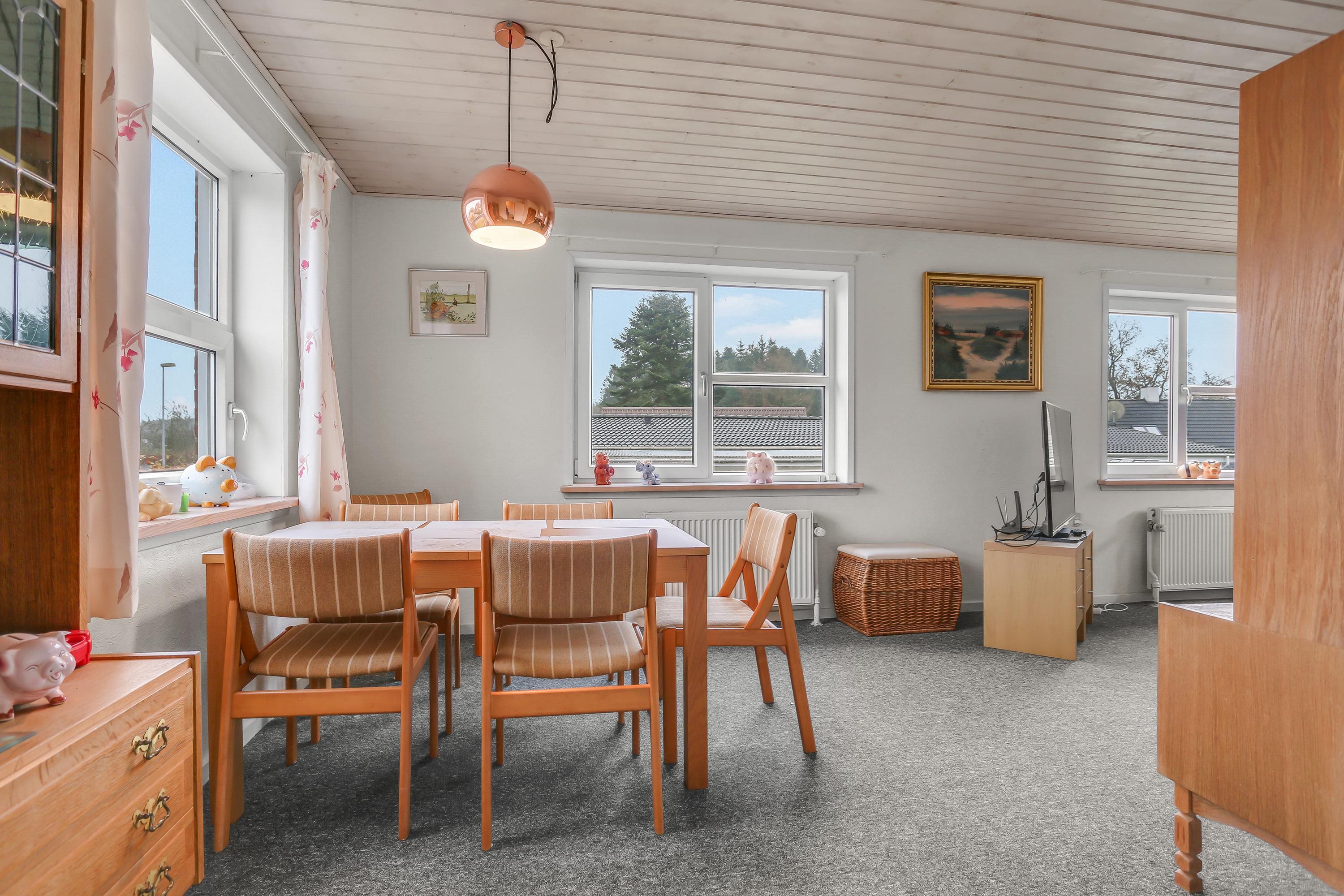 Fremhævet spisestue billede i fuldskærmstilstand. Billede af Kirkevej 241, Tolne, 9870 Sindal