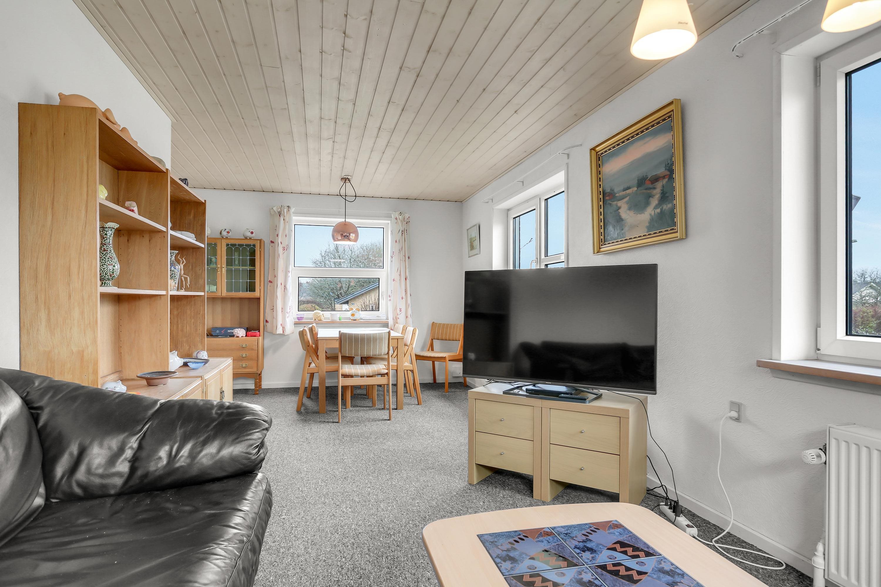 Fremhævet stue billede i fuldskærmstilstand. Billede af Kirkevej 241, Tolne, 9870 Sindal