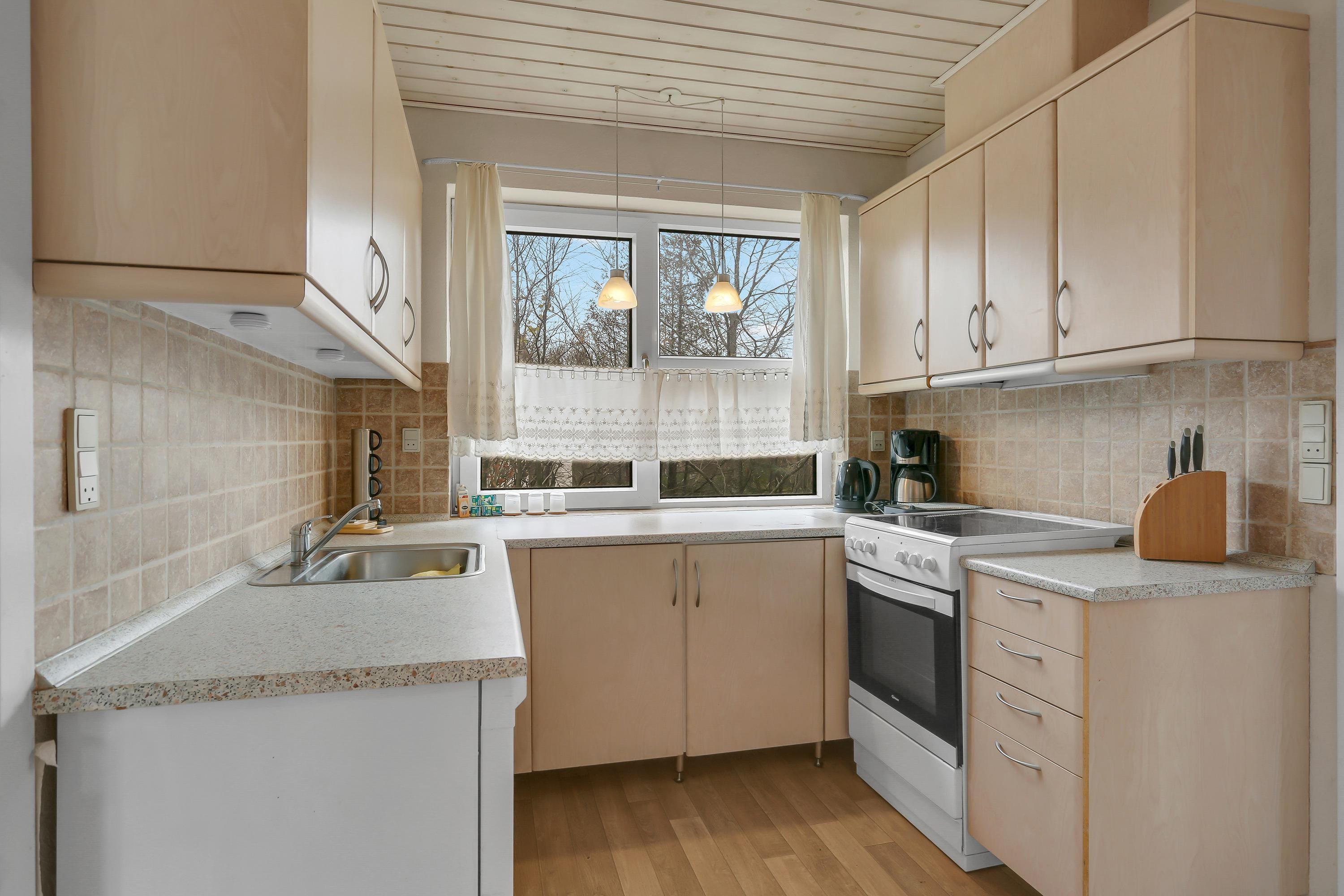 Fremhævet køkken billede i fuldskærmstilstand. Billede af Kirkevej 241, Tolne, 9870 Sindal