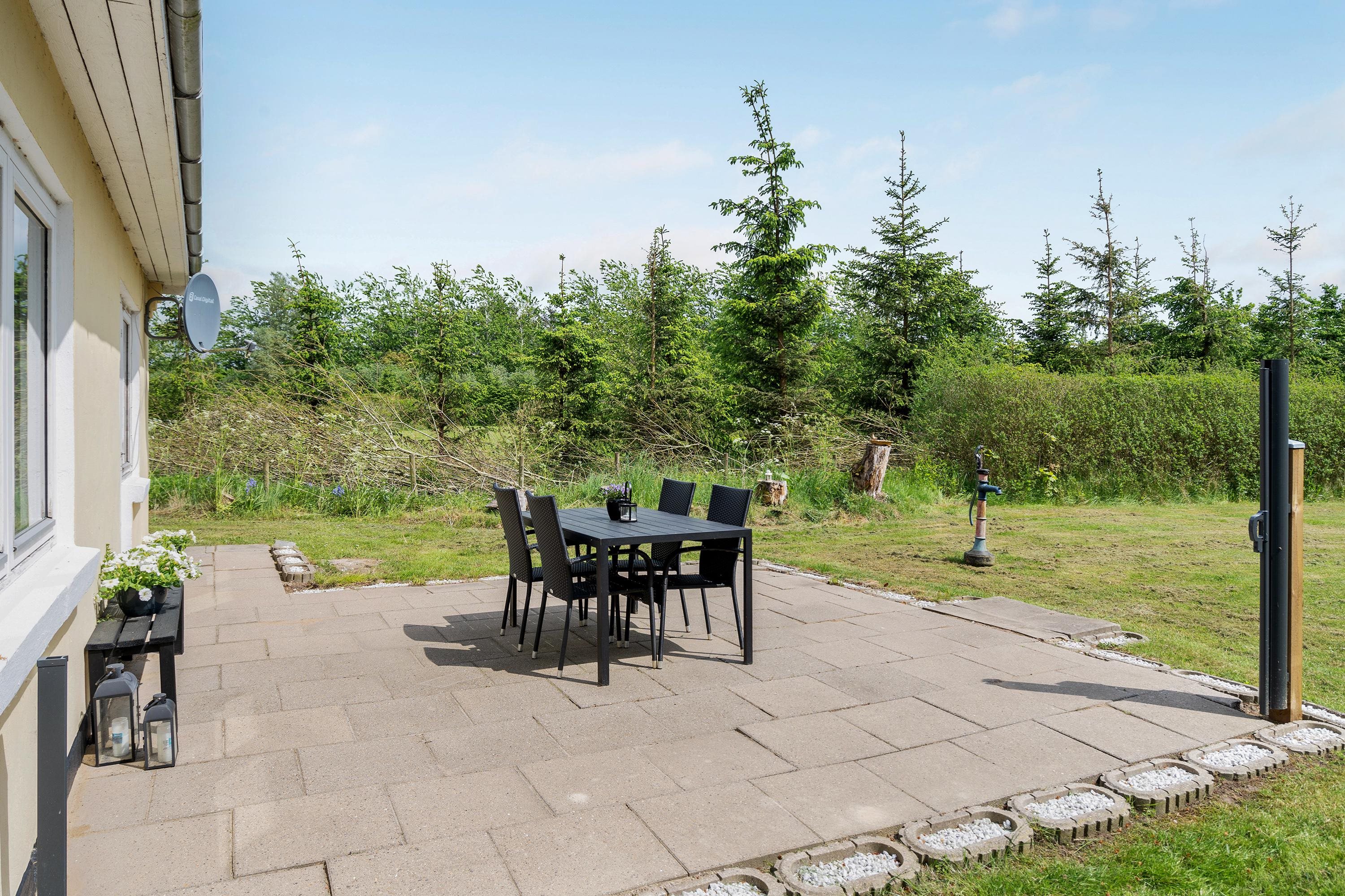 Miniaturebillede 1: terrasse. Billede af Næskærbrovej 5, Gølstrup, 9480 Løkken