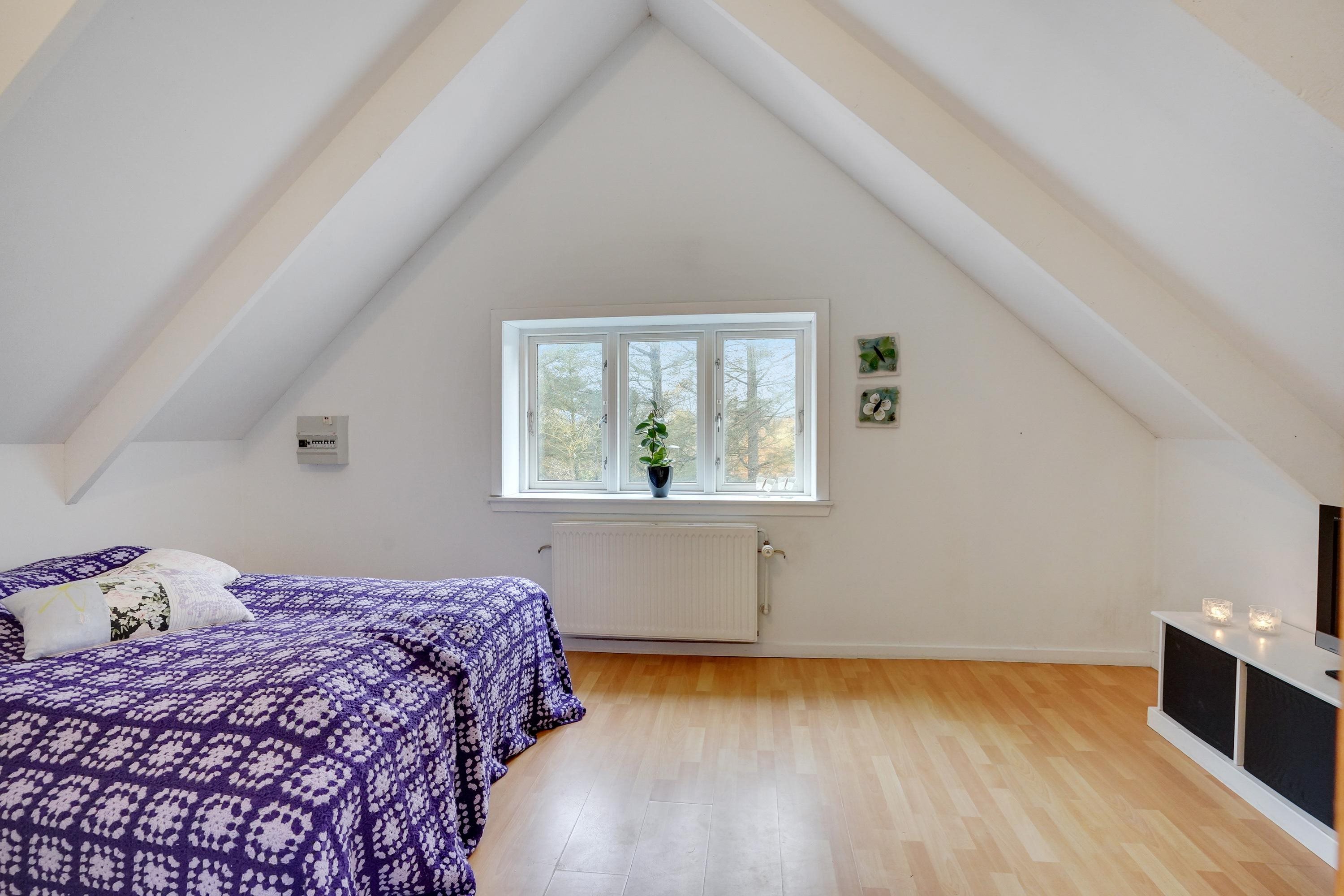 Fremhævet soveværelse billede i fuldskærmstilstand. Billede af Næskærbrovej 5, Gølstrup, 9480 Løkken