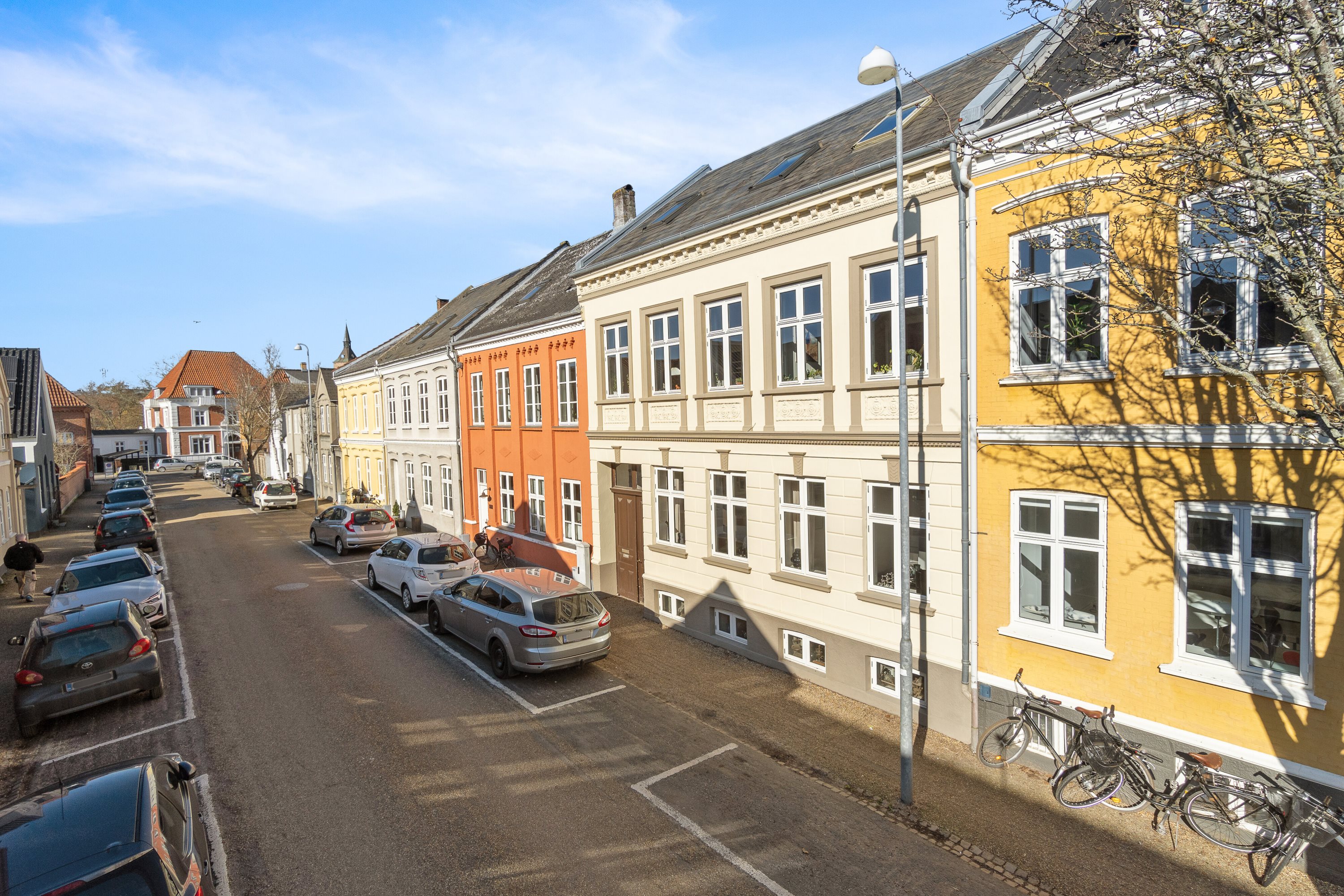 Miniaturebillede 1: set fra vejen. Billede af Skt. Knuds Gade 14B, 5000 Odense C