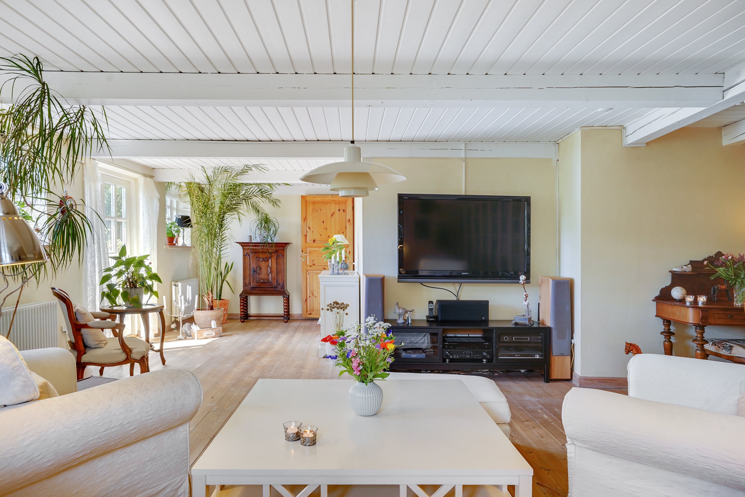 Fremhævet stue billede i fuldskærmstilstand. Billede af Amtsvejen 97, Mellerup, 8930 Randers NØ