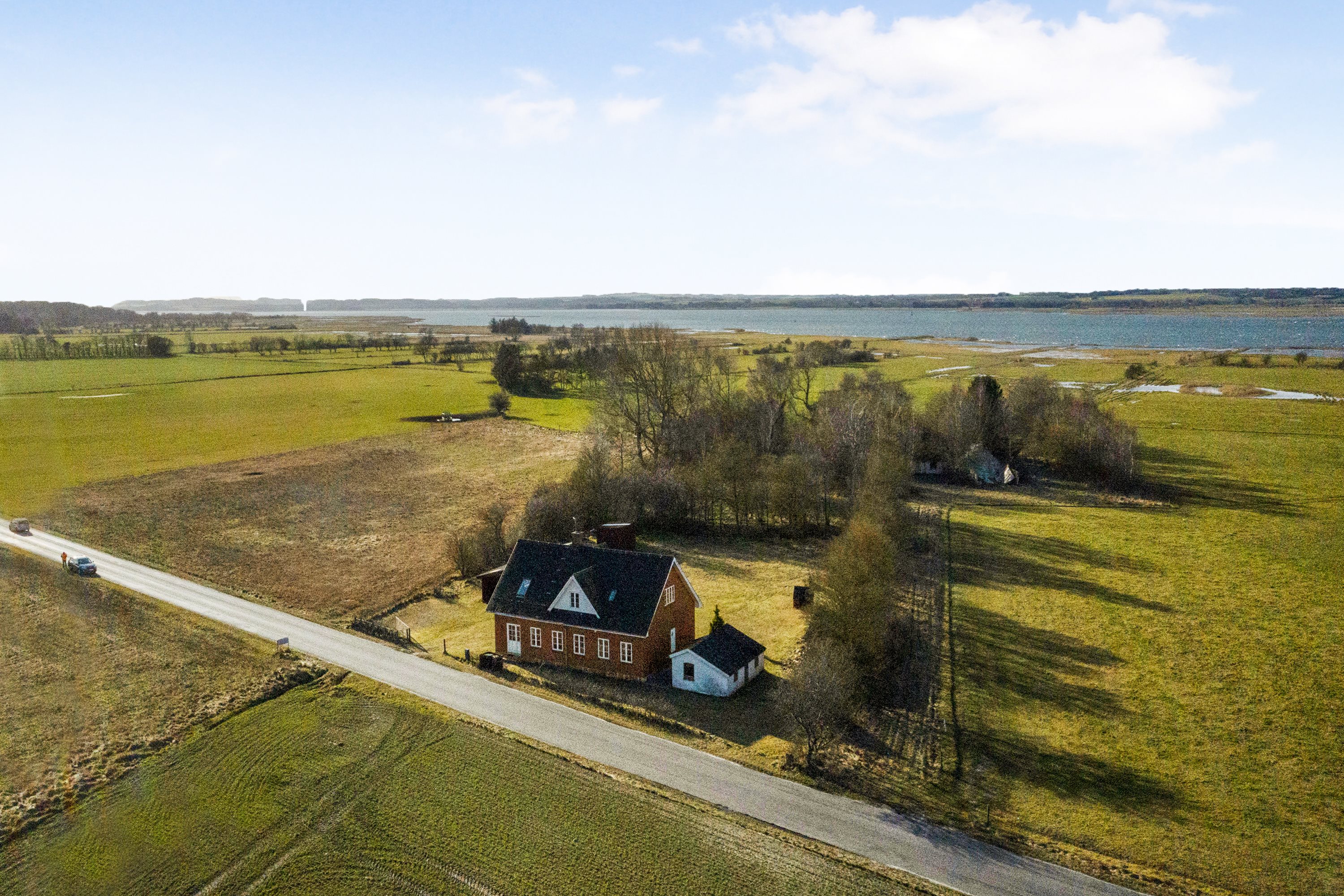 Fremhævet luftfoto billede i fuldskærmstilstand. Billede af Rougsøvej 237, Udbyhøj, 8950 Ørsted