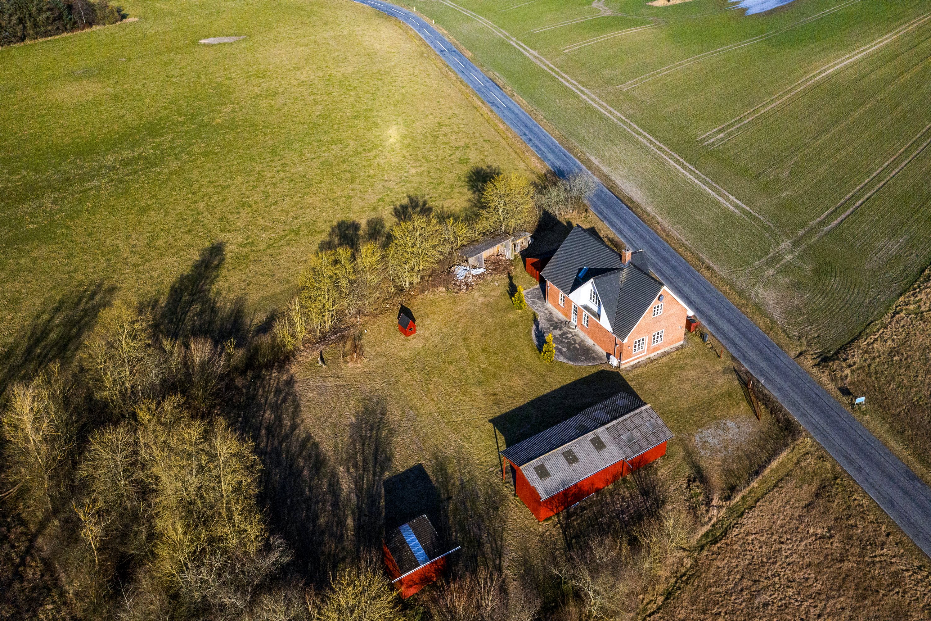 Fremhævet luftfoto billede i fuldskærmstilstand. Billede af Rougsøvej 237, Udbyhøj, 8950 Ørsted